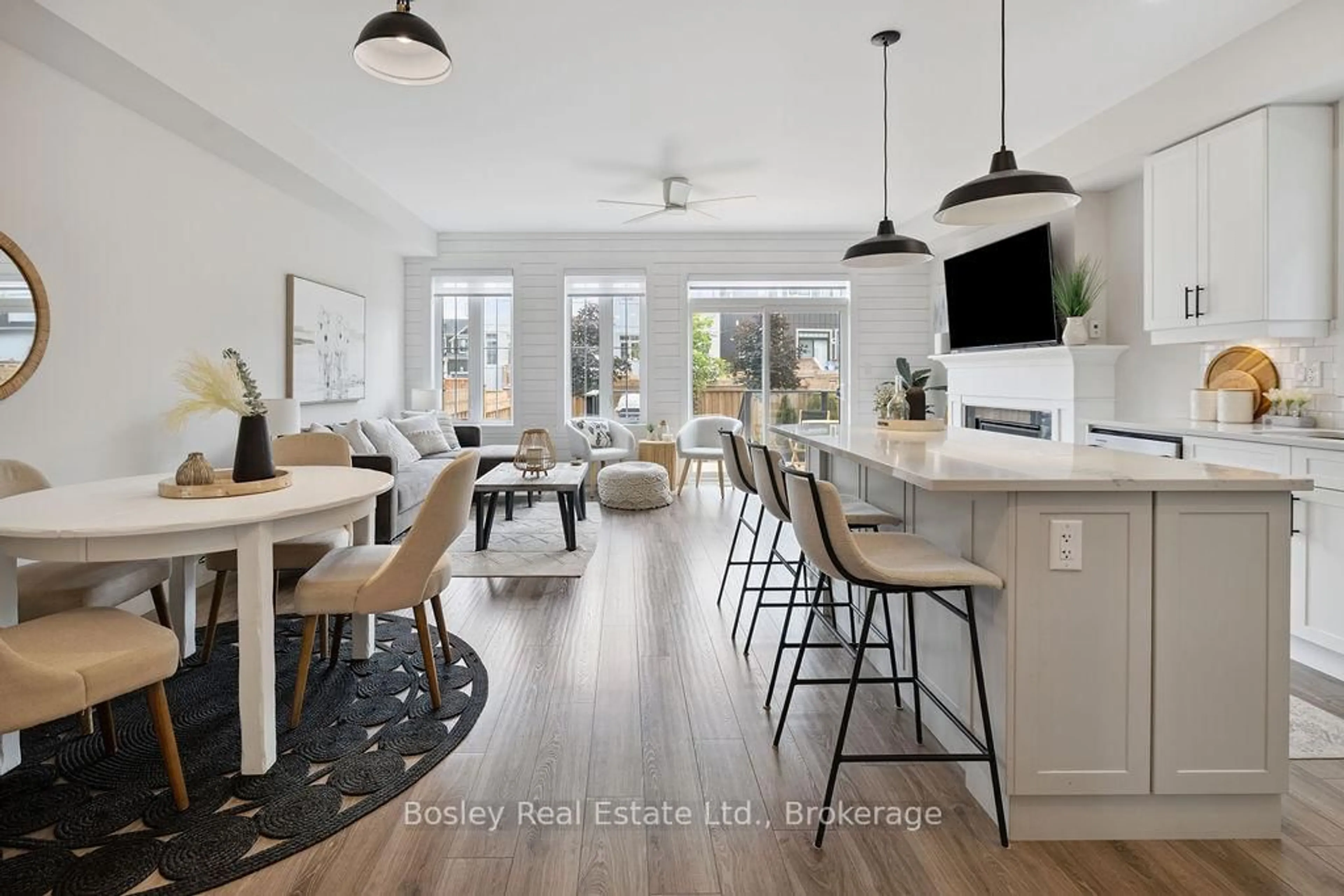 Open concept kitchen, wood/laminate floor for 153 Sycamore St, Blue Mountains Ontario L9Y 4E2