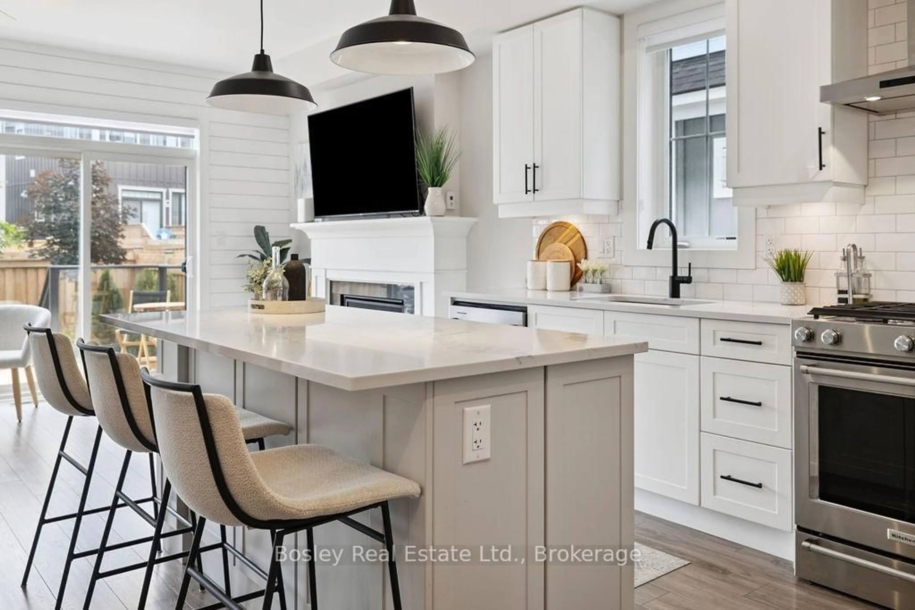 Contemporary kitchen, unknown for 153 Sycamore St, Blue Mountains Ontario L9Y 4E2