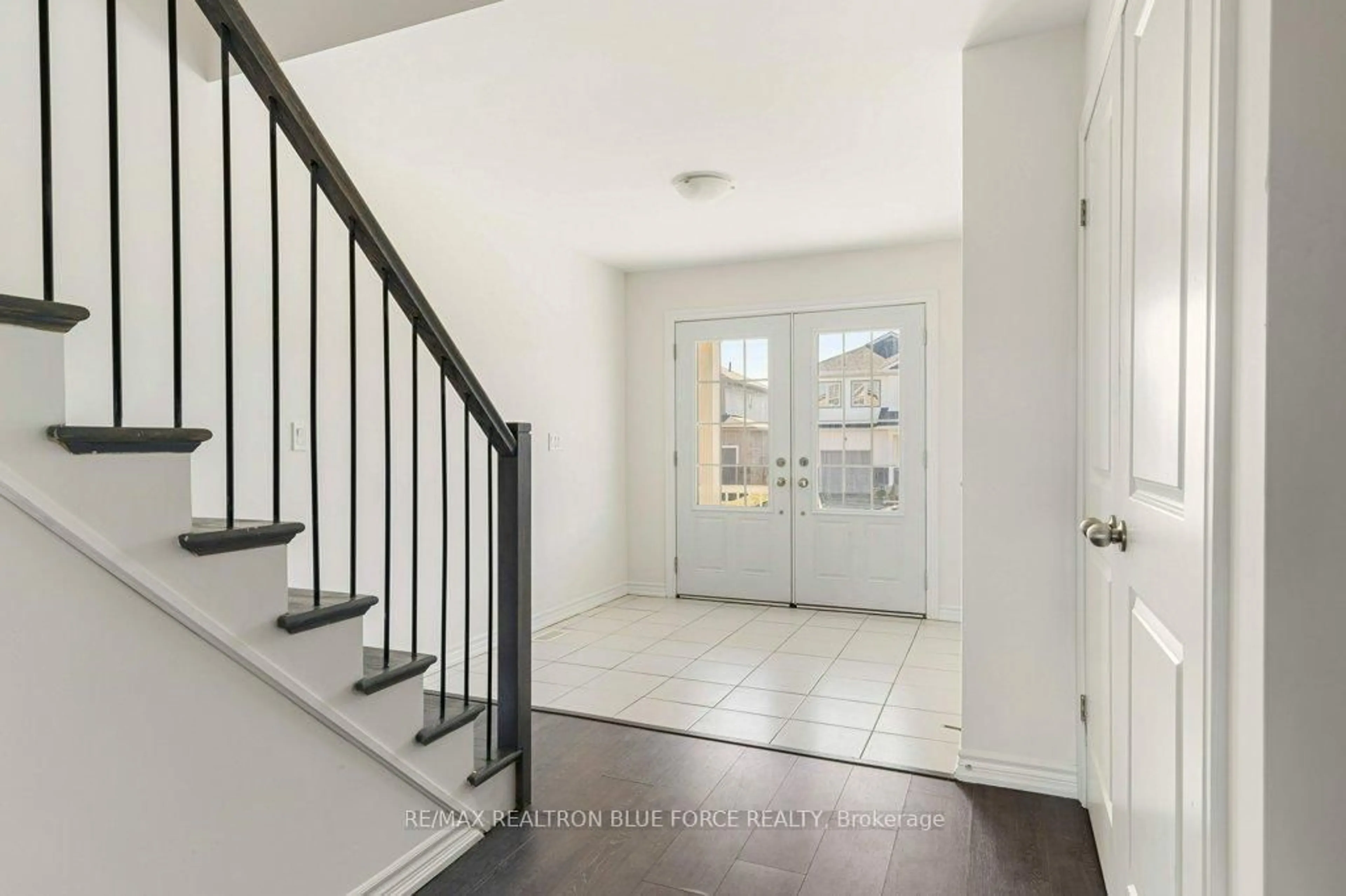 Indoor entryway for 50 Brennan Cres, Bissett Creek Ontario K0H 2H0