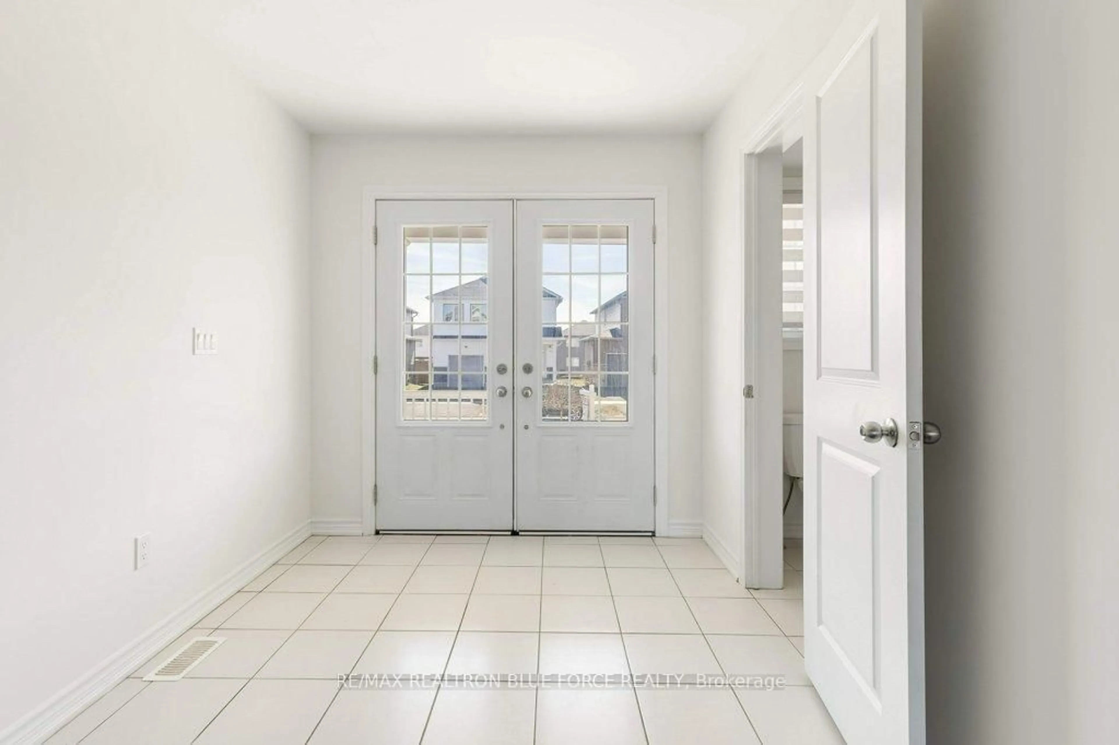 Indoor entryway for 50 Brennan Cres, Bissett Creek Ontario K0H 2H0