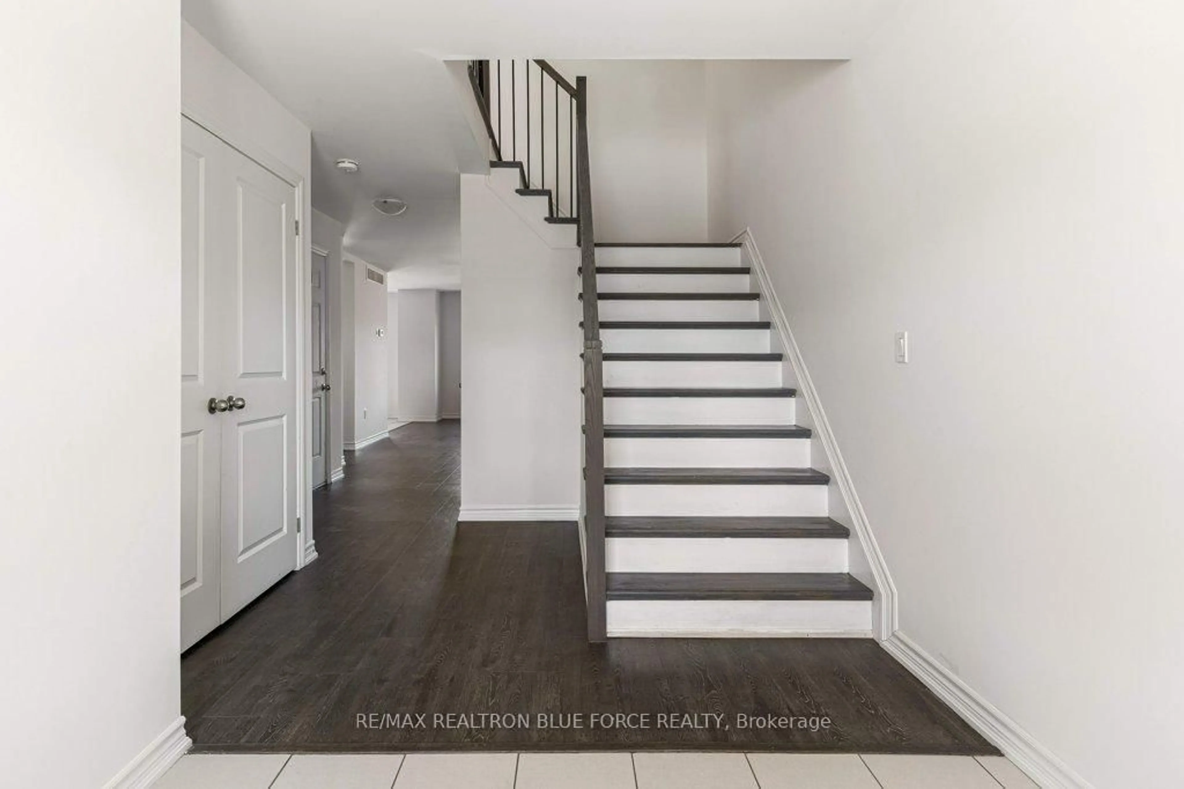 Stairs for 50 Brennan Cres, Bissett Creek Ontario K0H 2H0