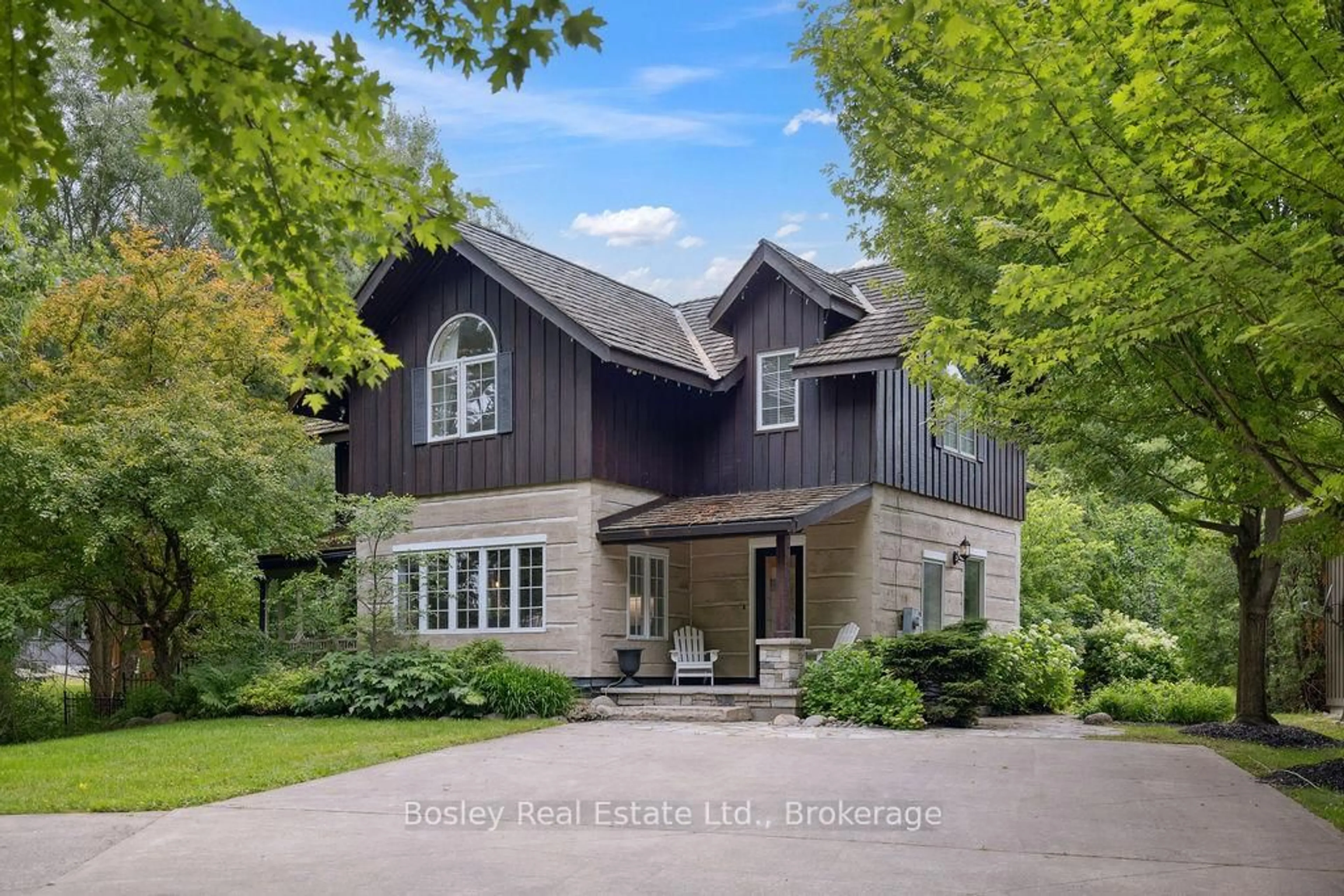 Home with vinyl exterior material, street for 118 Heritage Dr, Blue Mountains Ontario L9Y 0M6