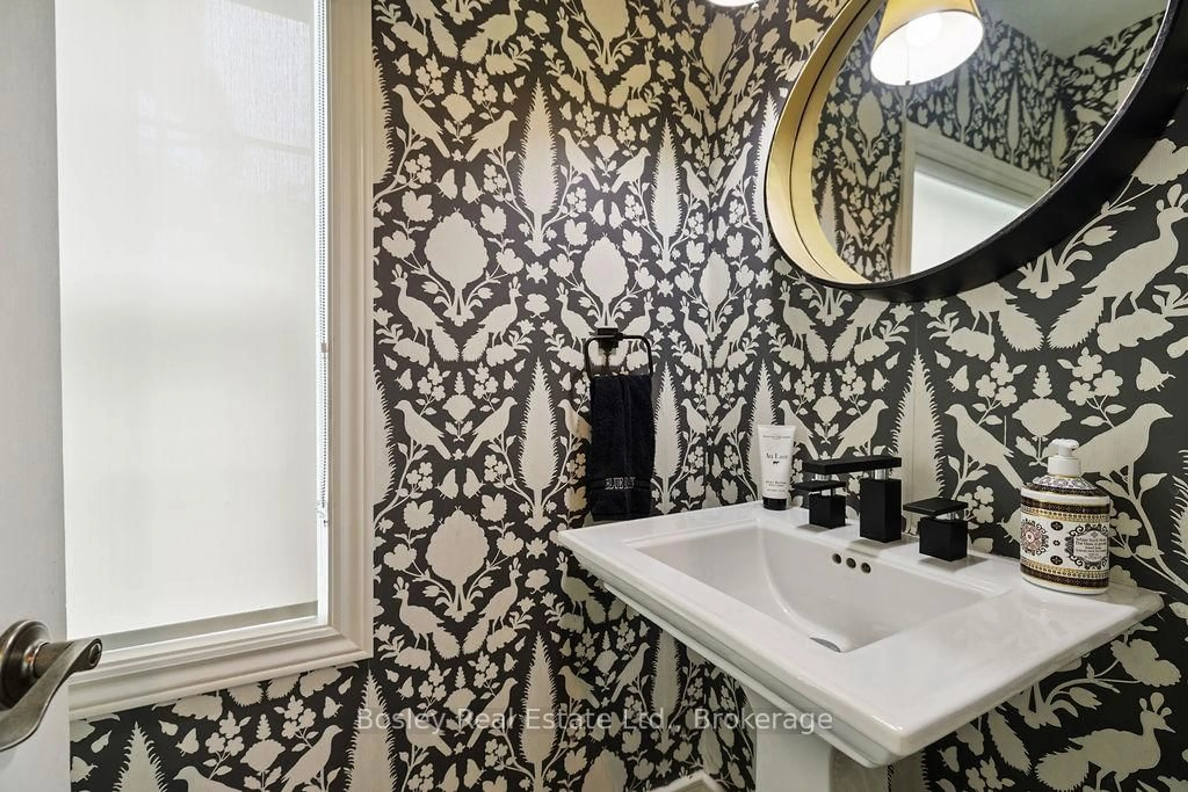 Contemporary bathroom, ceramic/tile floor for 118 Heritage Dr, Blue Mountains Ontario L9Y 0M6