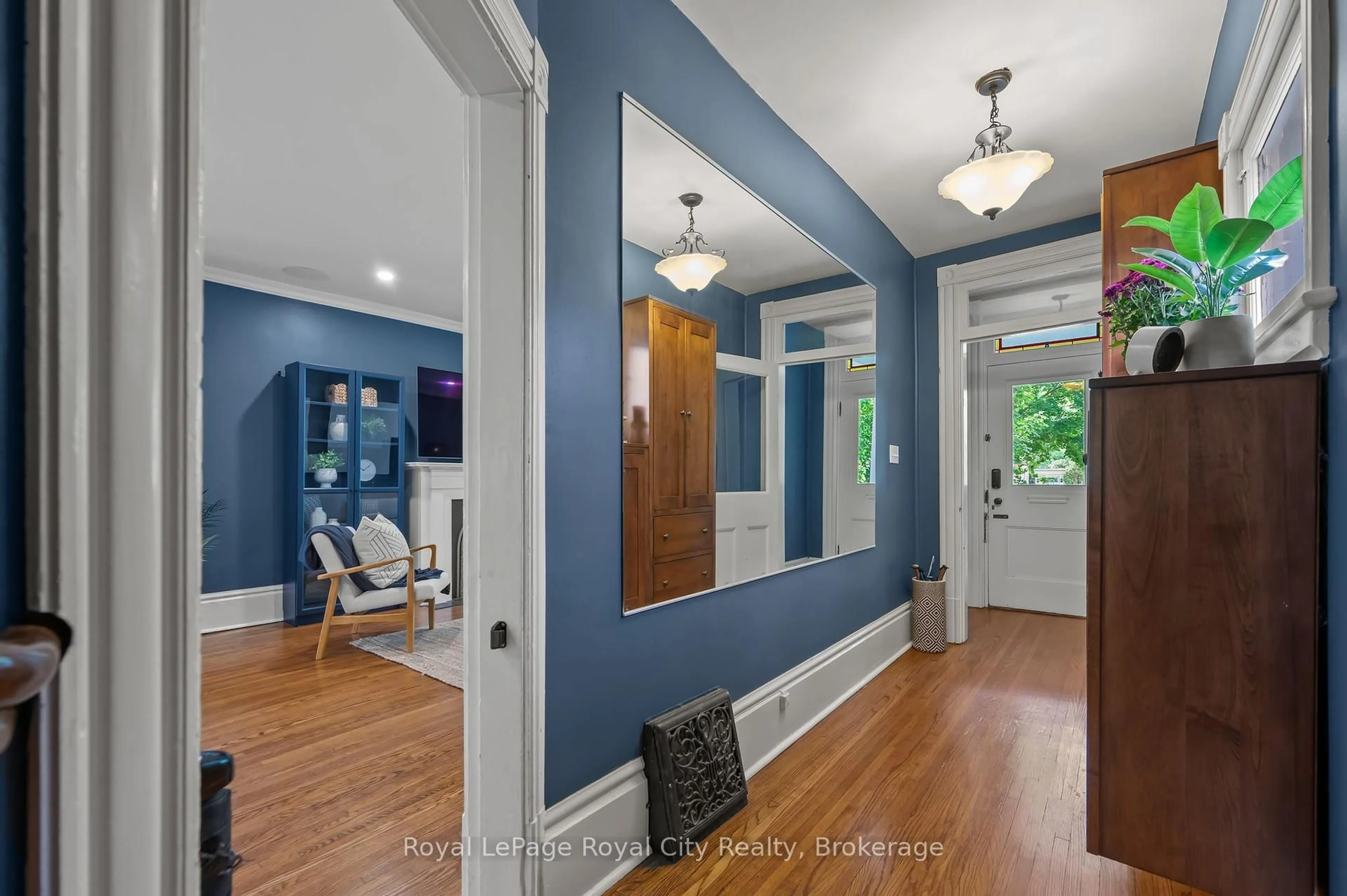 Indoor entryway for 36 Oxford St, Guelph Ontario N1H 2M3