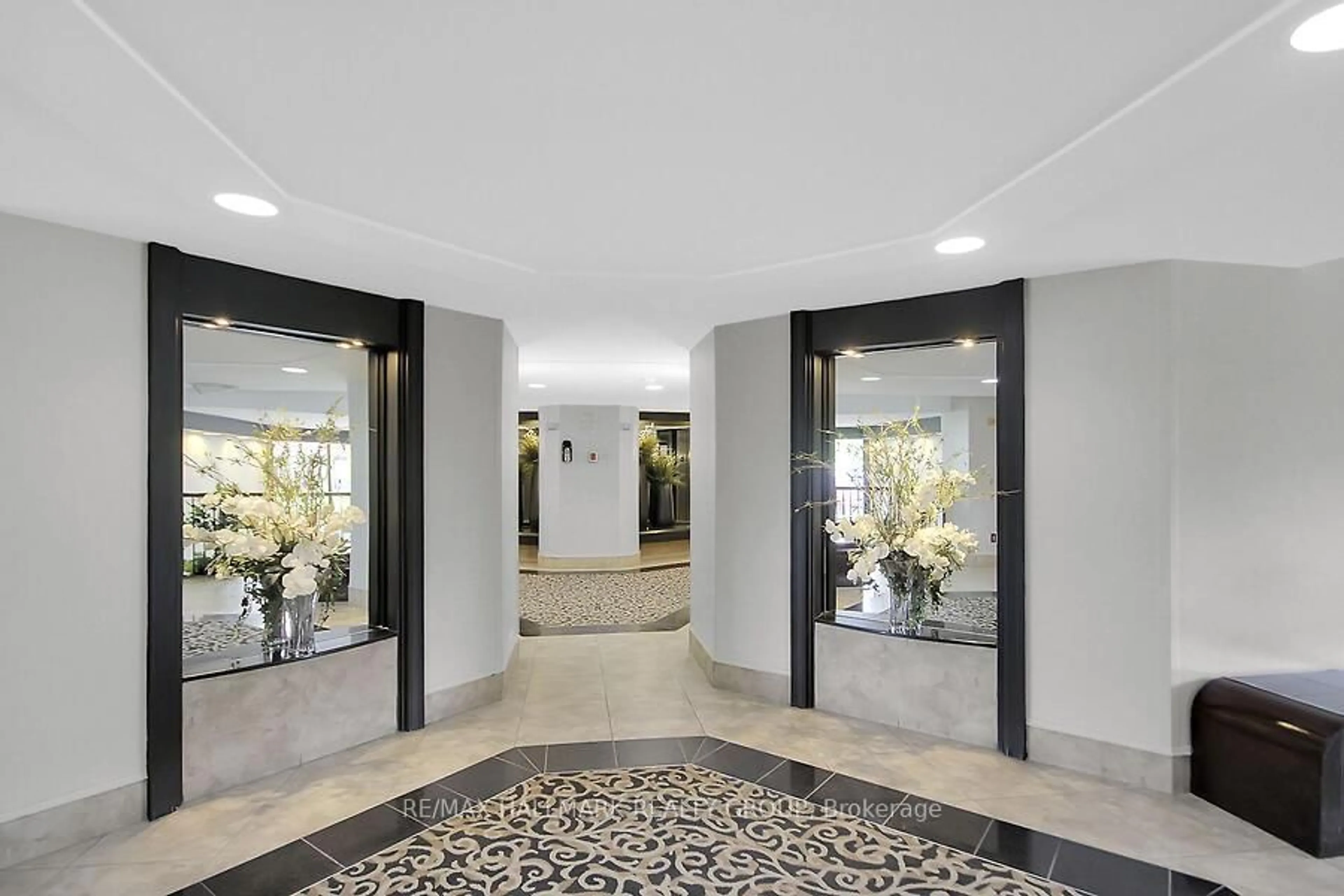 Indoor foyer for 1081 Ambleside Ave #2201, Ottawa Ontario K2B 8C8