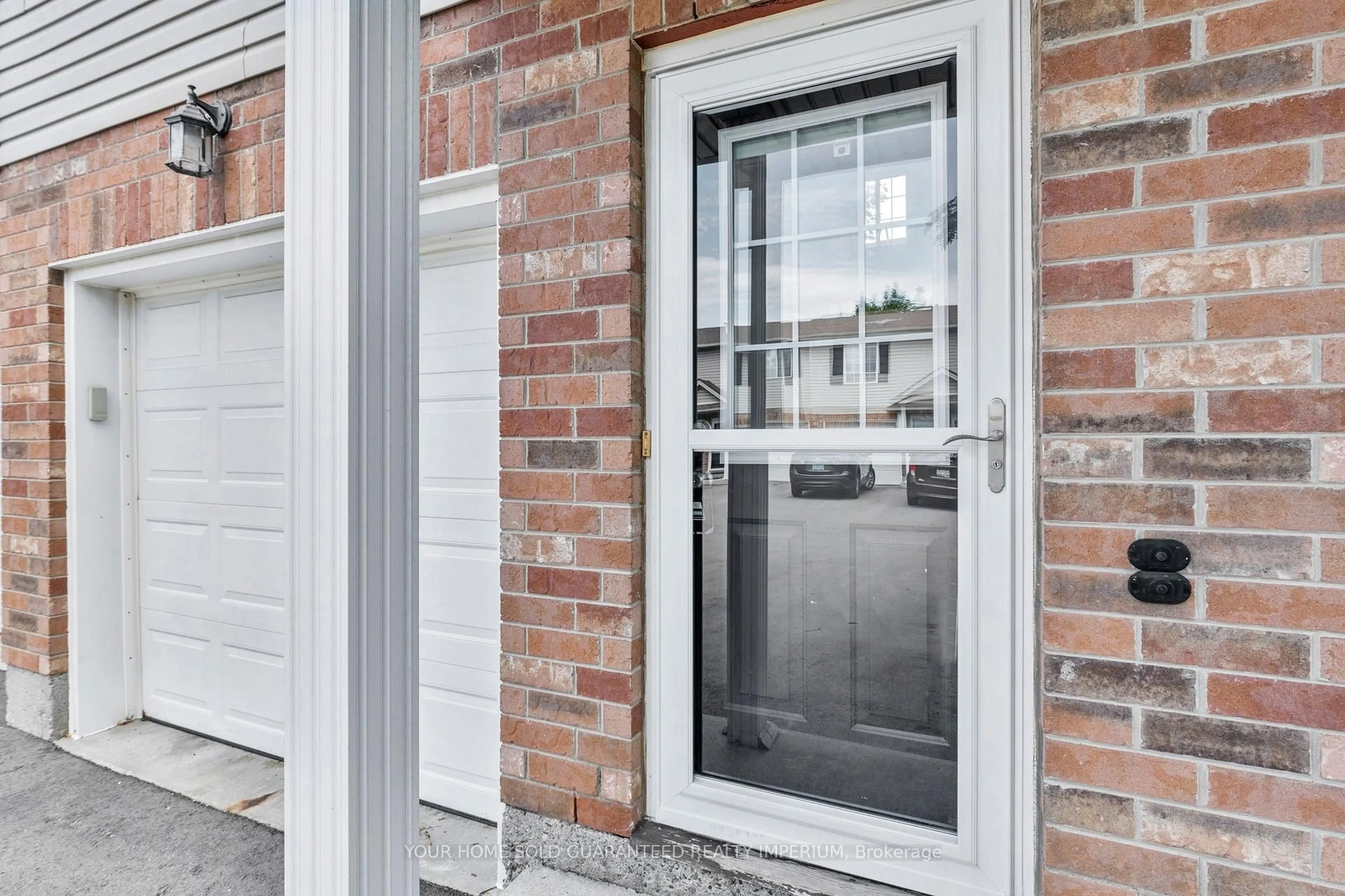 Indoor entryway for 996 Rymal Rd #14, Hamilton Ontario L8W 3N5
