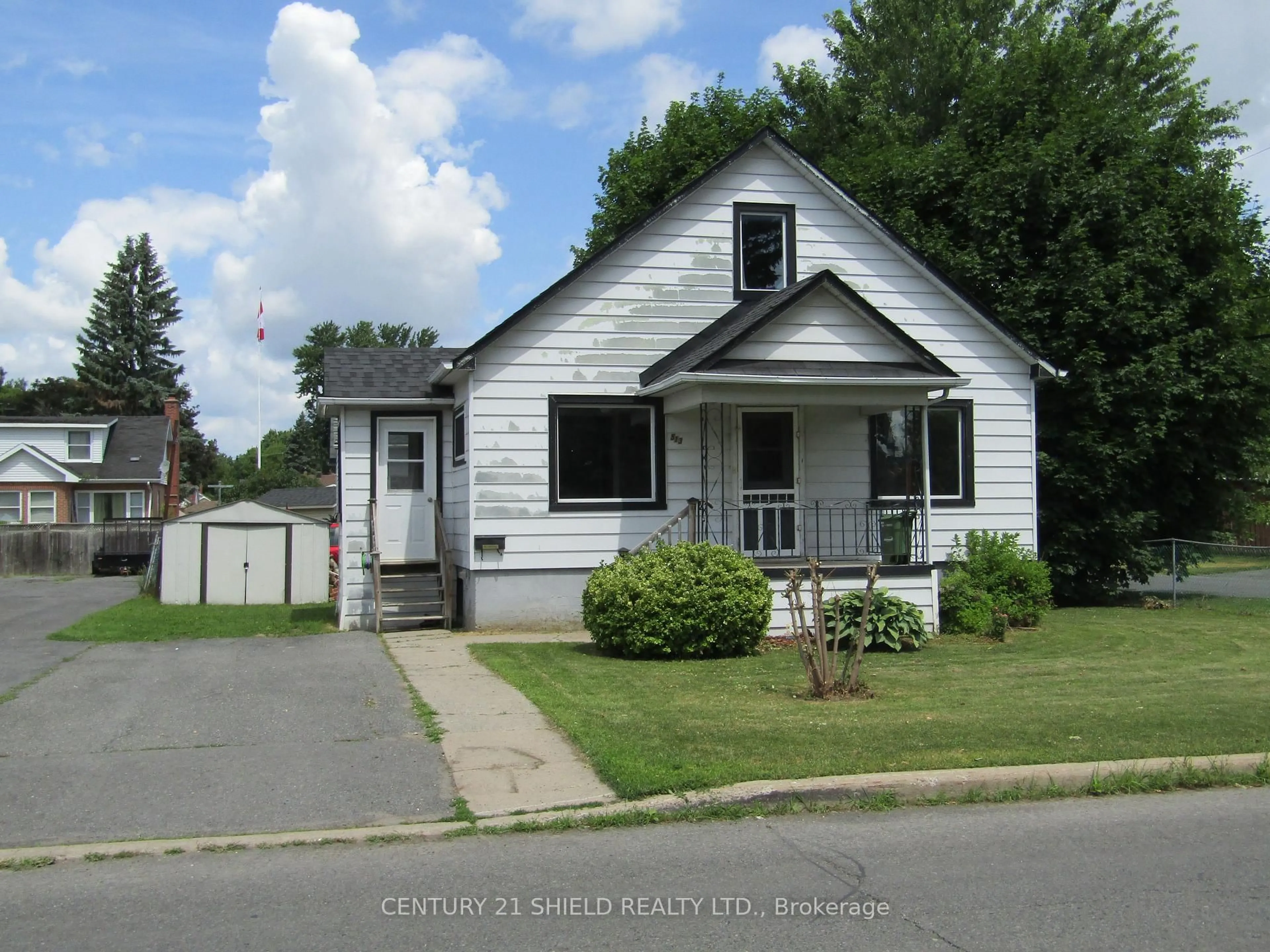Home with vinyl exterior material, street for 513 Fourth St, Cornwall Ontario K6H 2J7