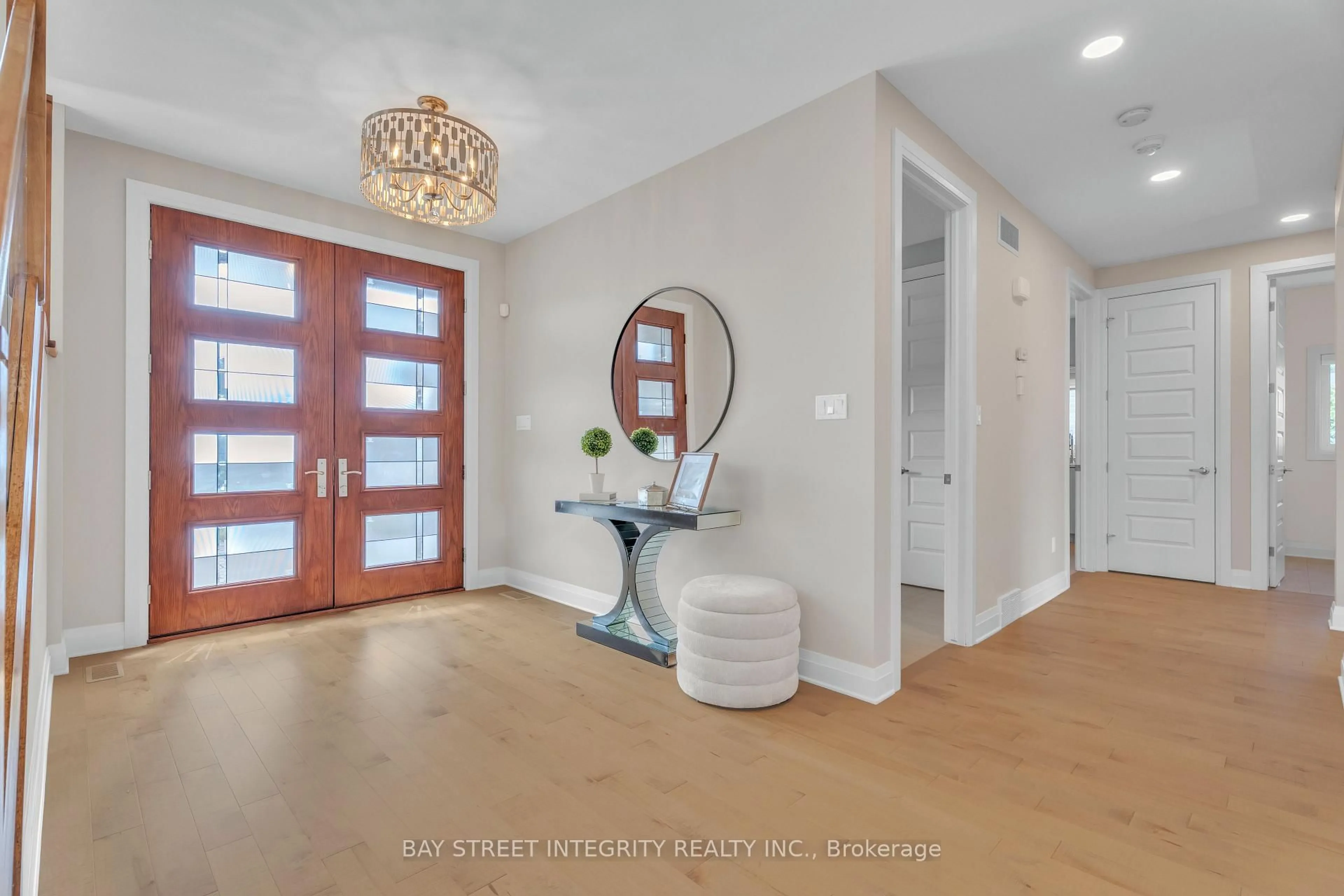 Indoor entryway for 556 Bradwell Chse, London North Ontario N6G 0P7