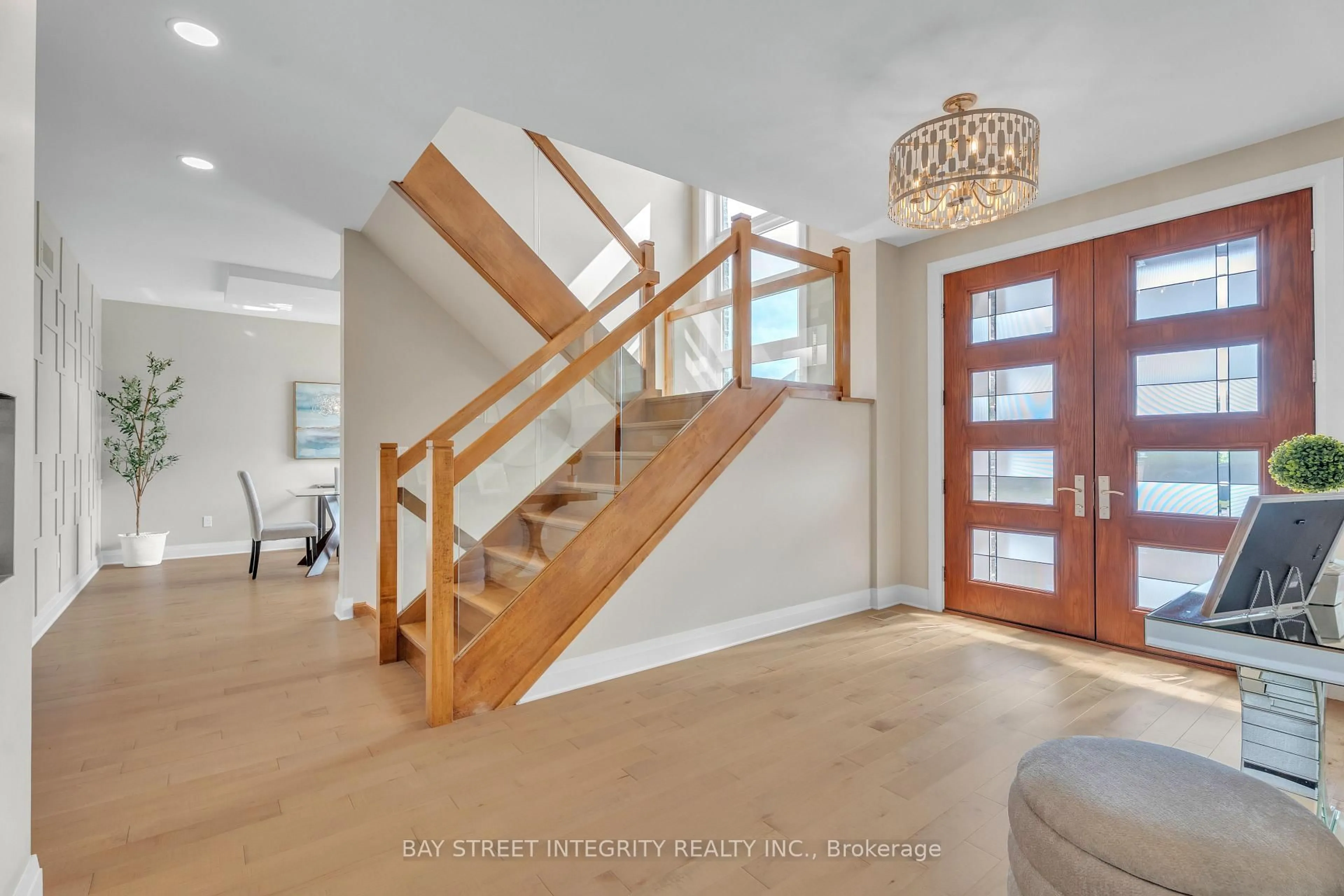 Indoor entryway for 556 Bradwell Chse, London North Ontario N6G 0P7
