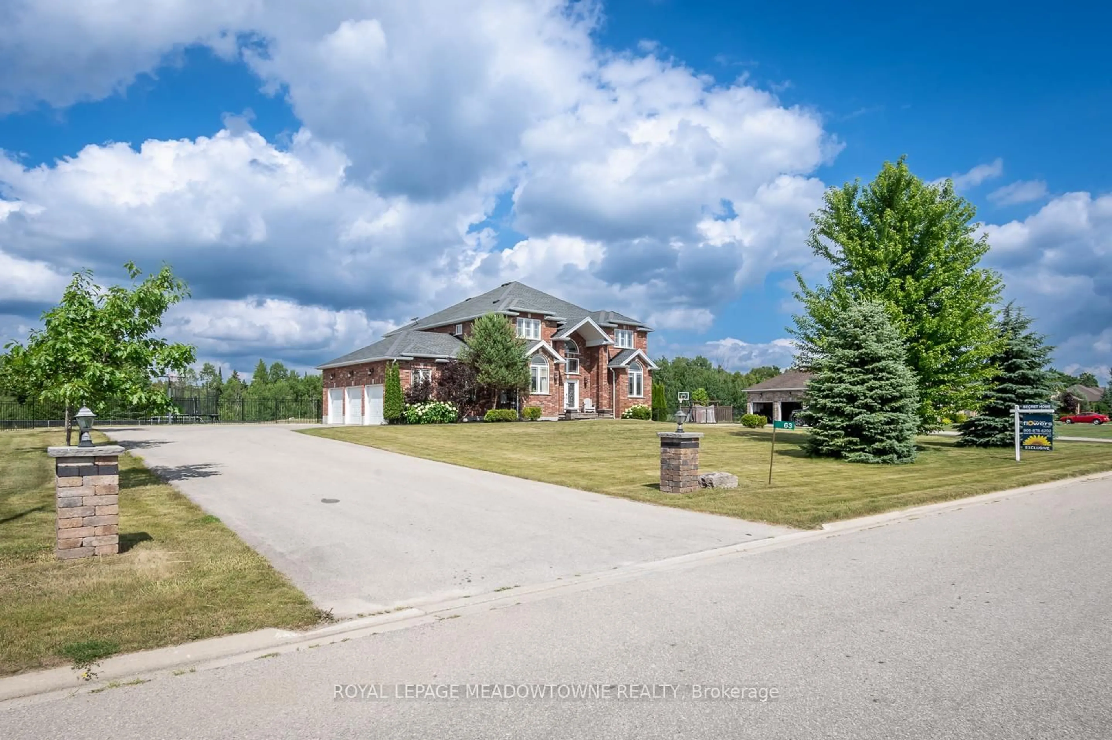 A pic from outside/outdoor area/front of a property/back of a property/a pic from drone, unknown for 63 Stewart Dr, Erin Ontario N1H 6H7