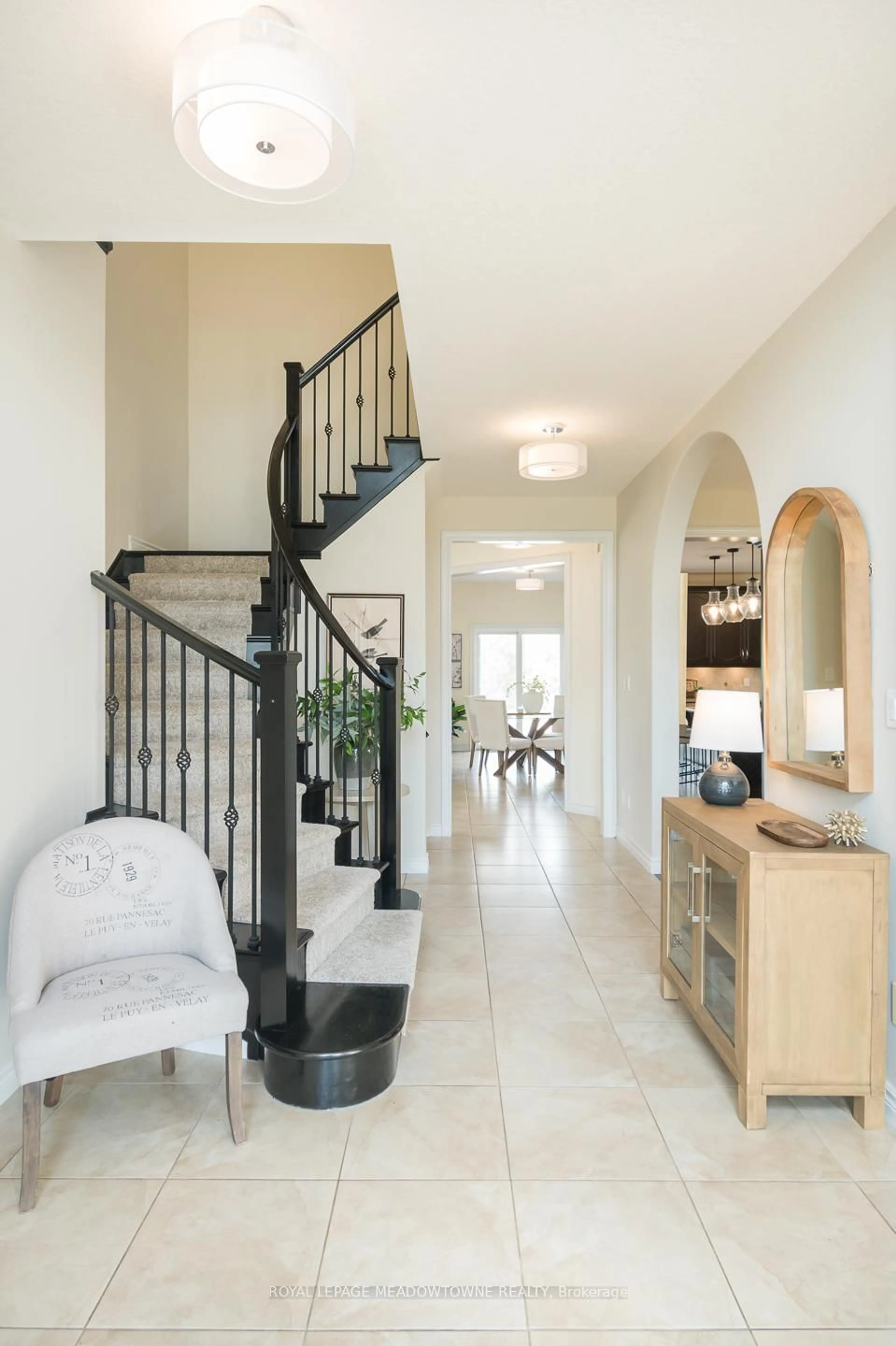 Indoor entryway for 63 Stewart Dr, Erin Ontario N1H 6H7