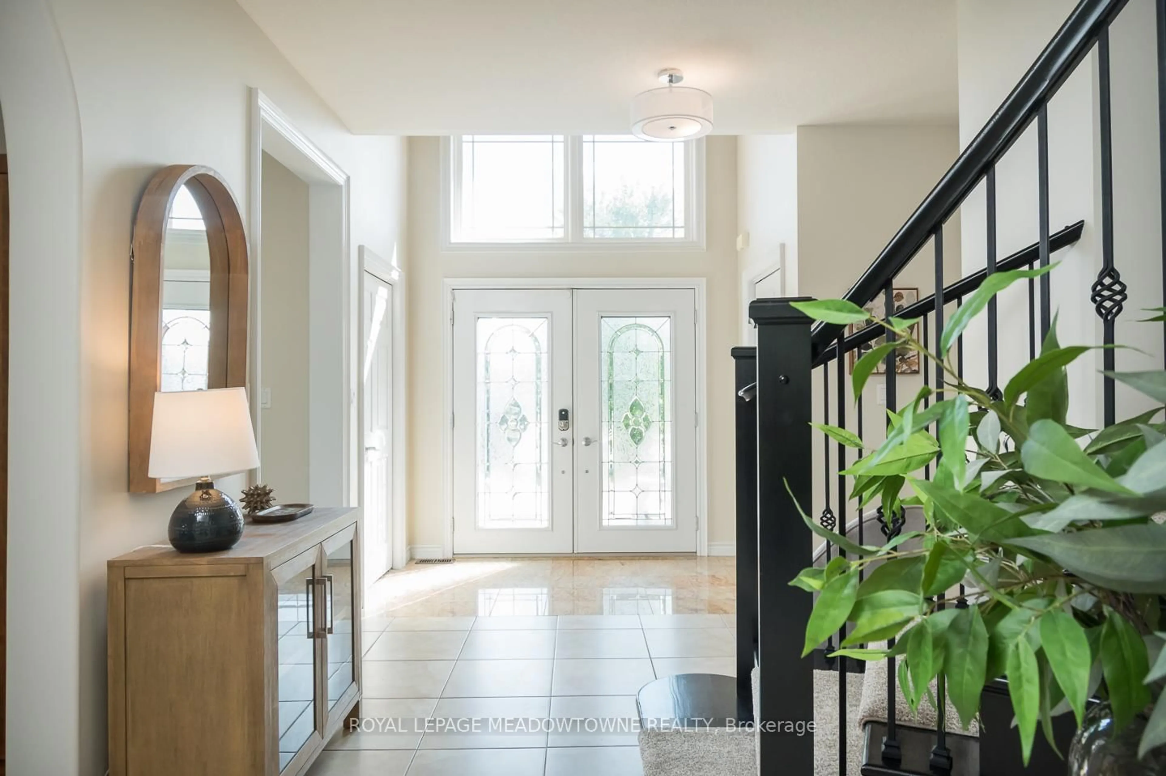 Indoor entryway for 63 Stewart Dr, Erin Ontario N1H 6H7