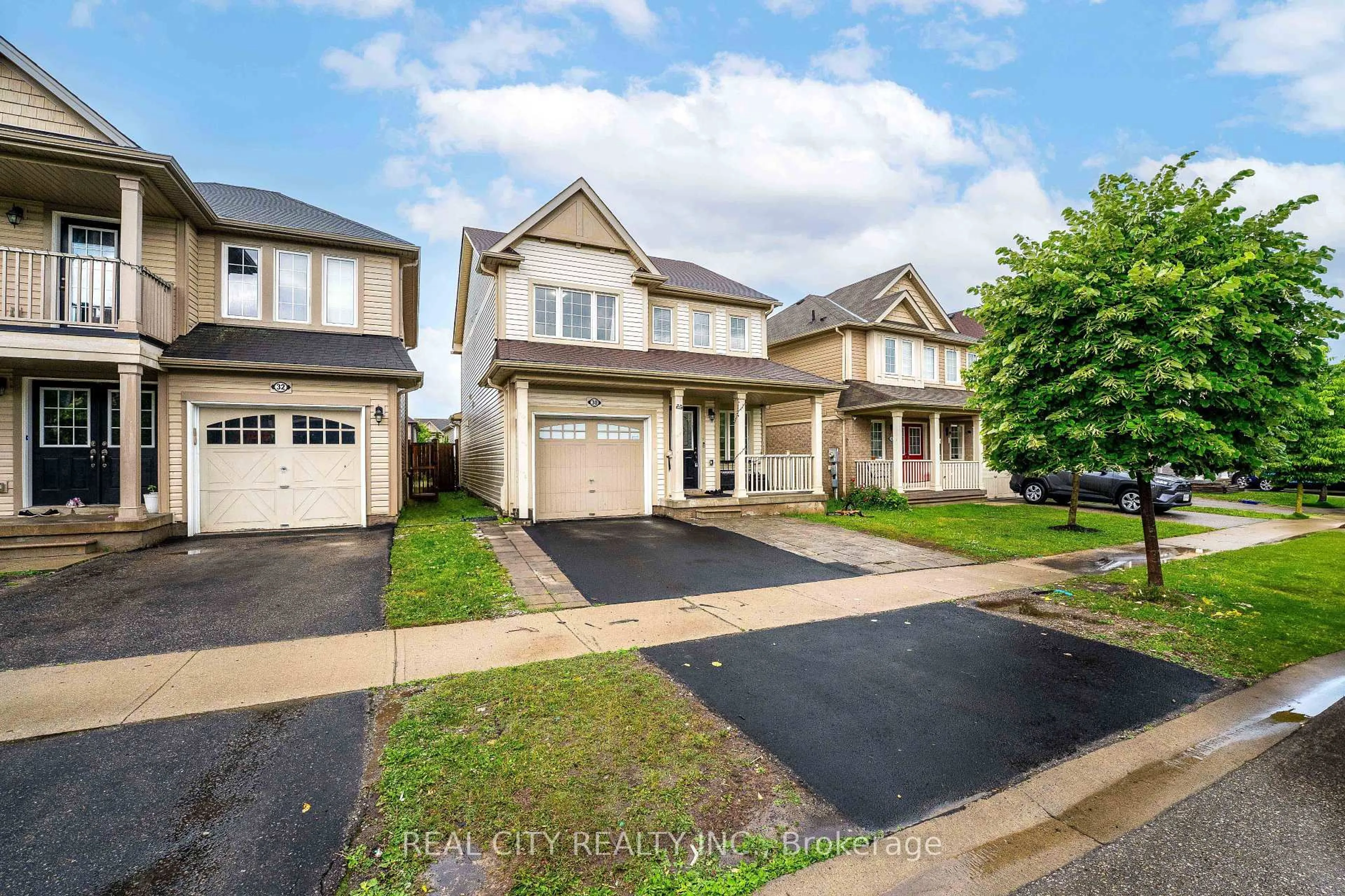 A pic from outside/outdoor area/front of a property/back of a property/a pic from drone, street for 30 English Lane, Brantford Ontario N3T 0H1