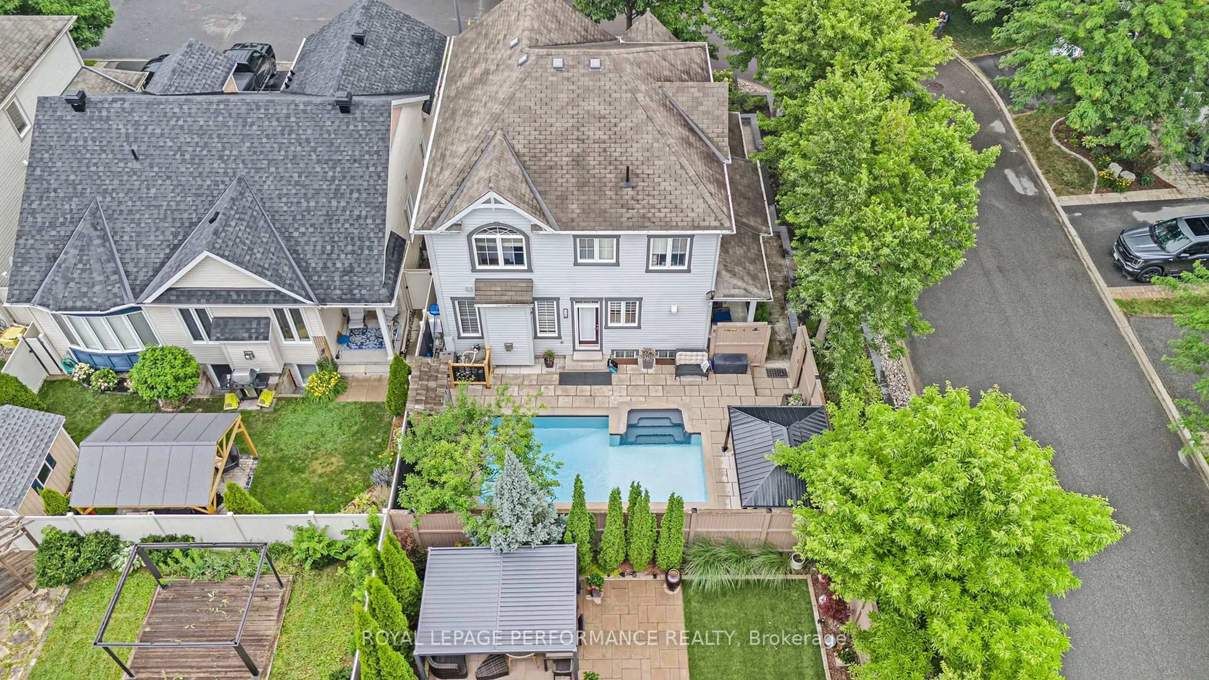 A pic from outside/outdoor area/front of a property/back of a property/a pic from drone, unknown for 2600 Fallingwater Circ, Ottawa Ontario K2J 0R6
