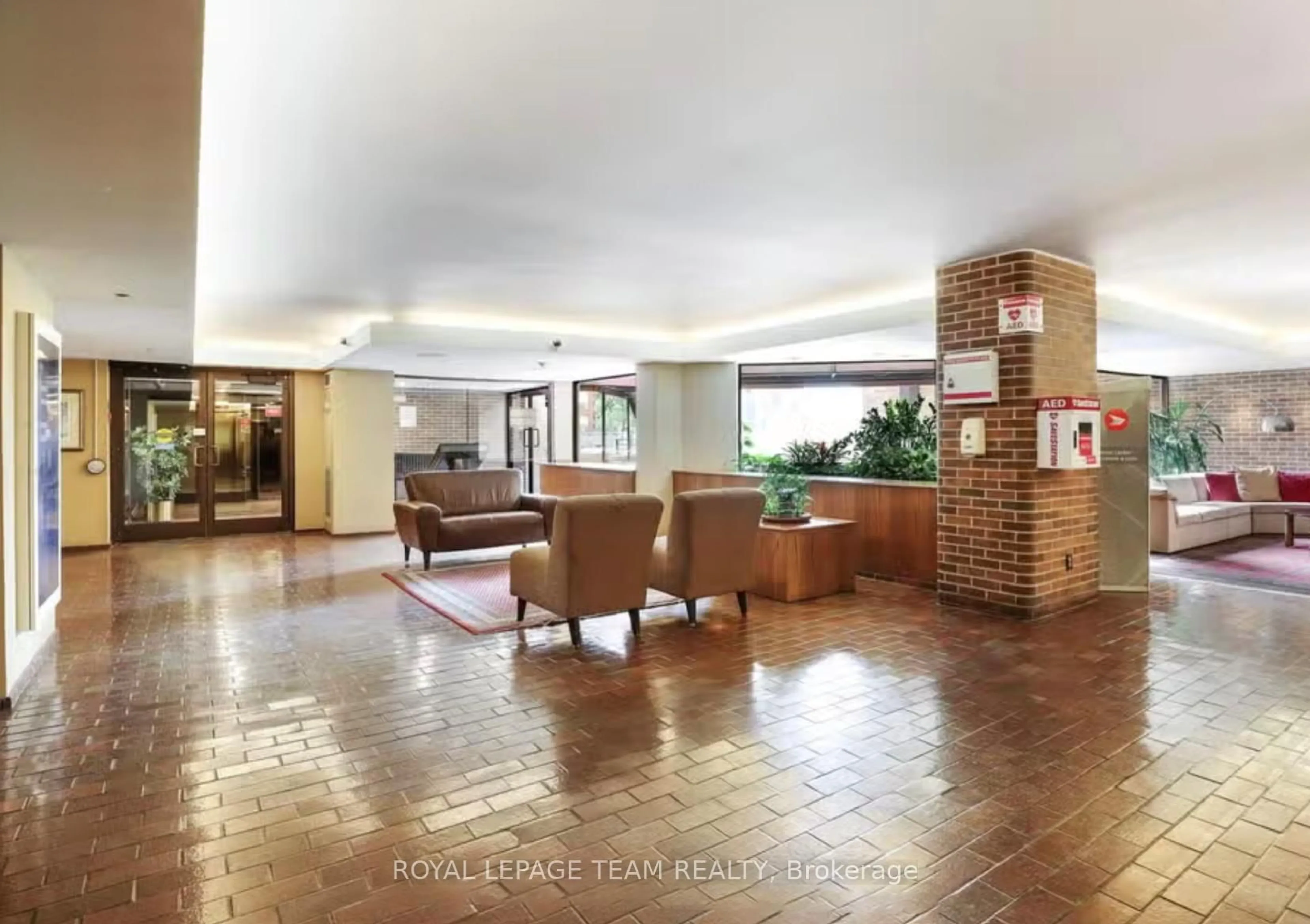 Lobby for 151 Bay St #207, Ottawa Ontario K1R 7T2