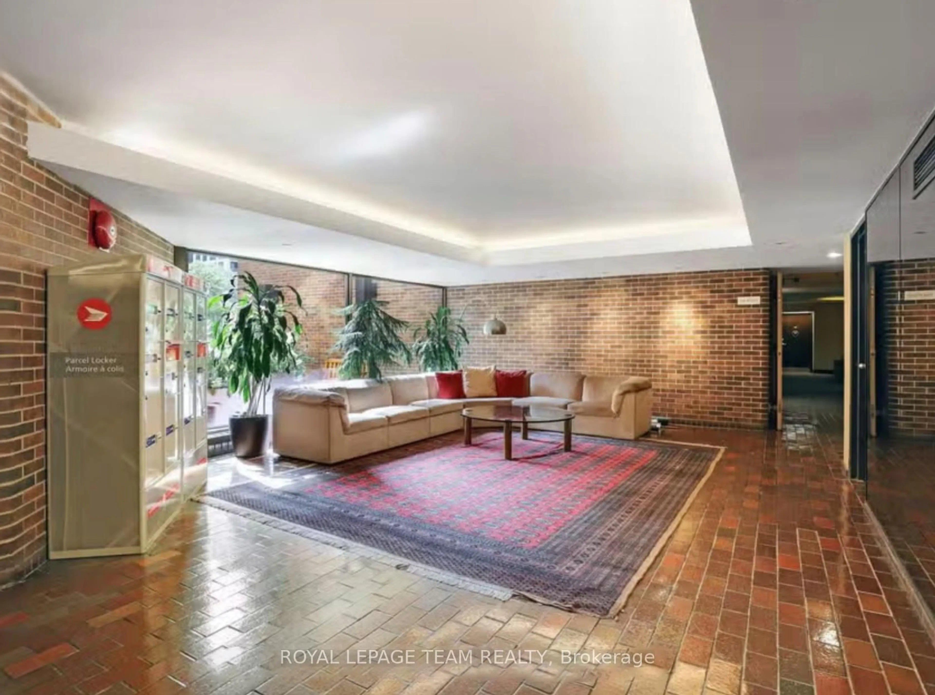 Unknown for 151 Bay St #207, Ottawa Ontario K1R 7T2