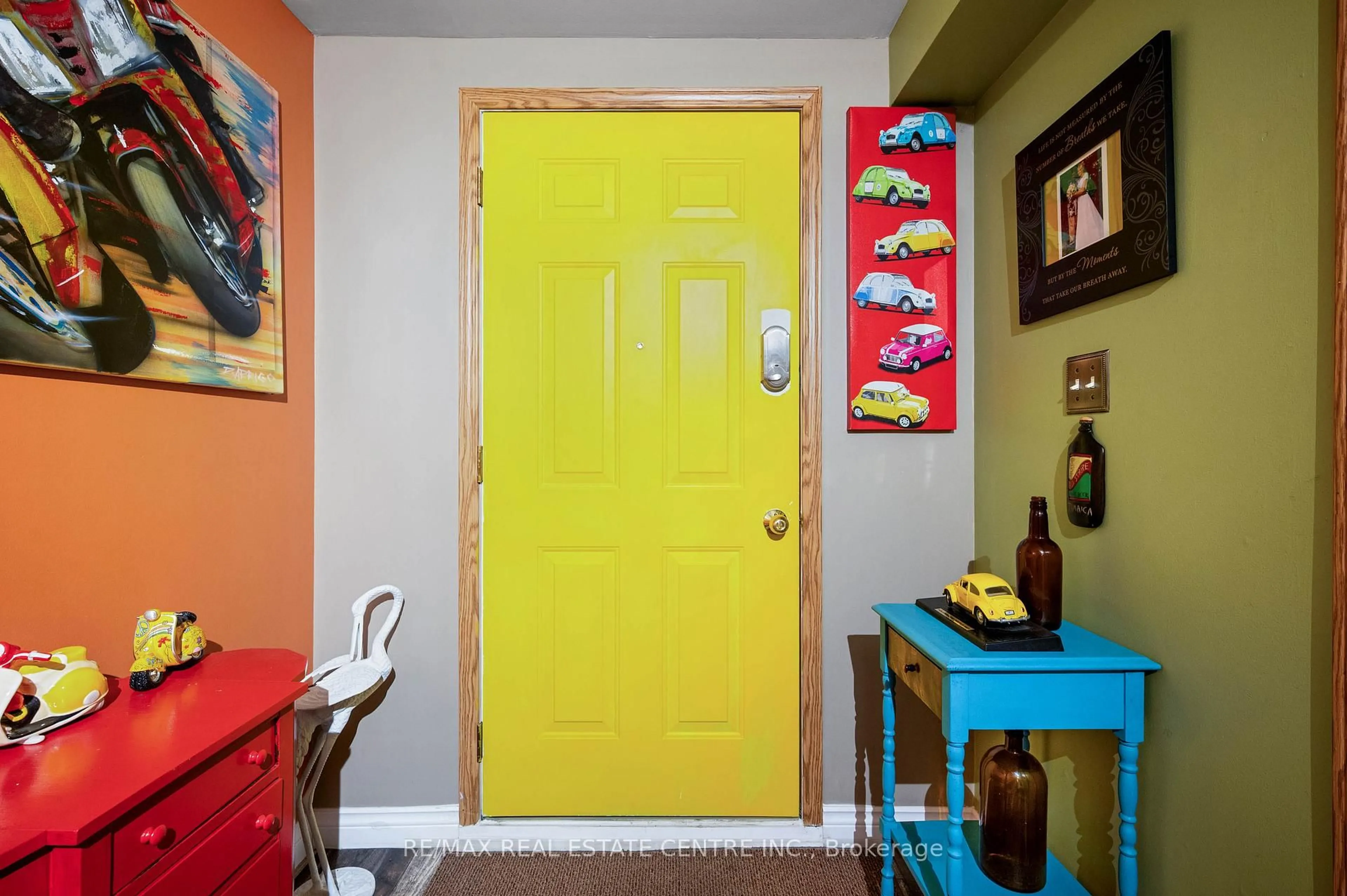 Indoor entryway for 26 Marlboro Crt, Woodstock Ontario N4S 8P4