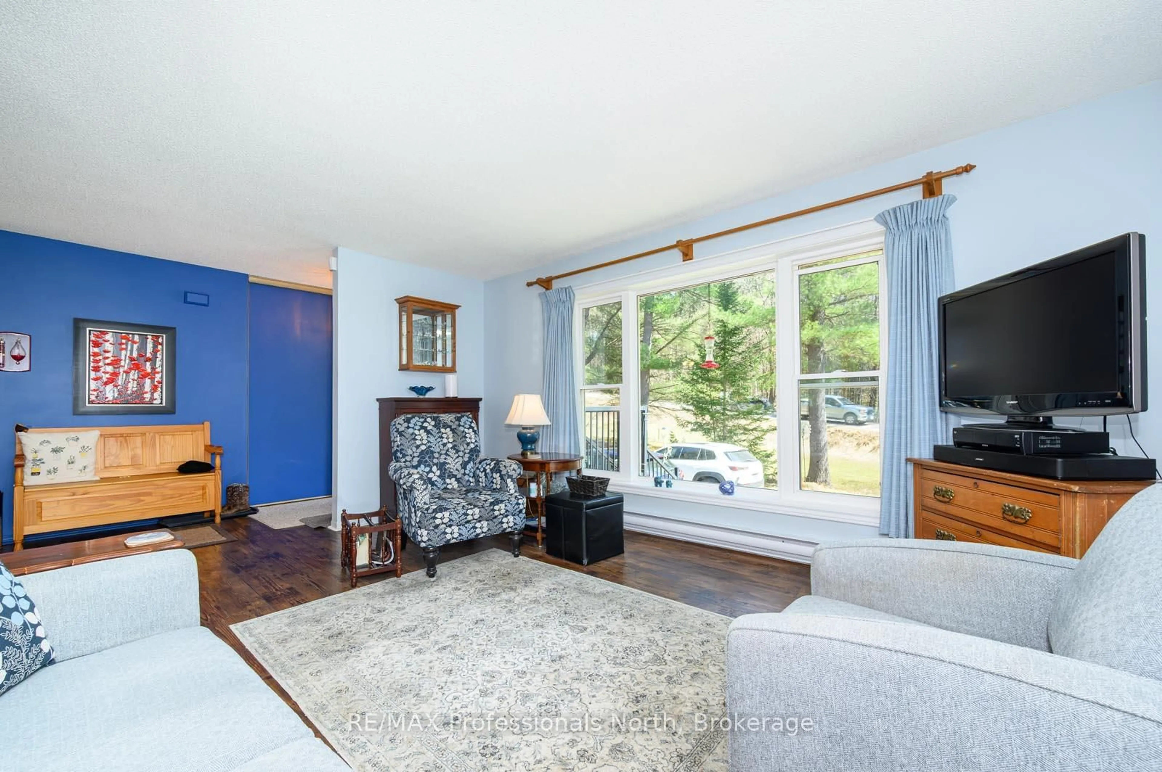 Living room with furniture, unknown for 224 Stephenson 4 Rd, Huntsville Ontario P0B 1M0