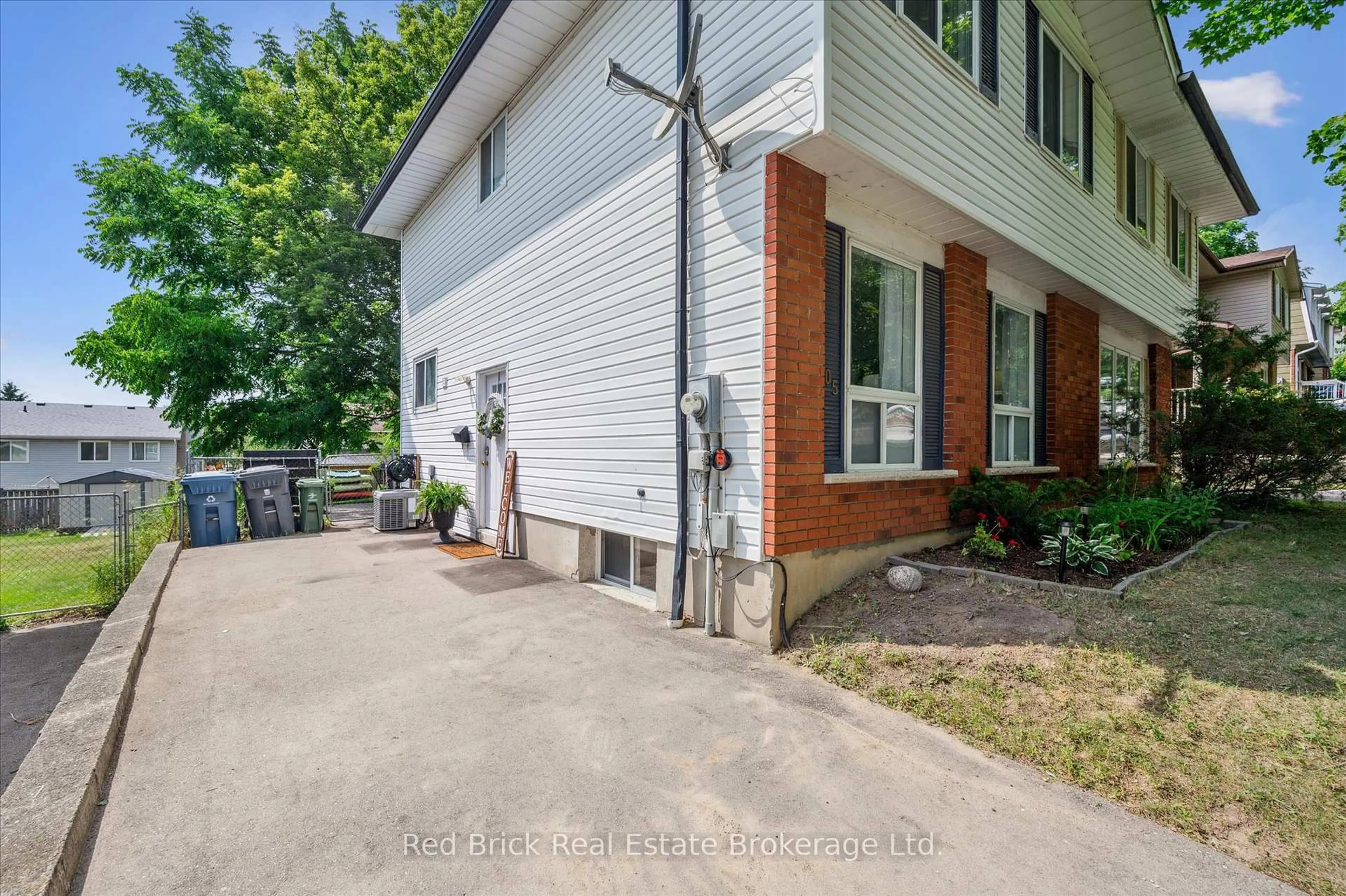 Unknown for 605 Willow Rd, Guelph Ontario N1H 7J8