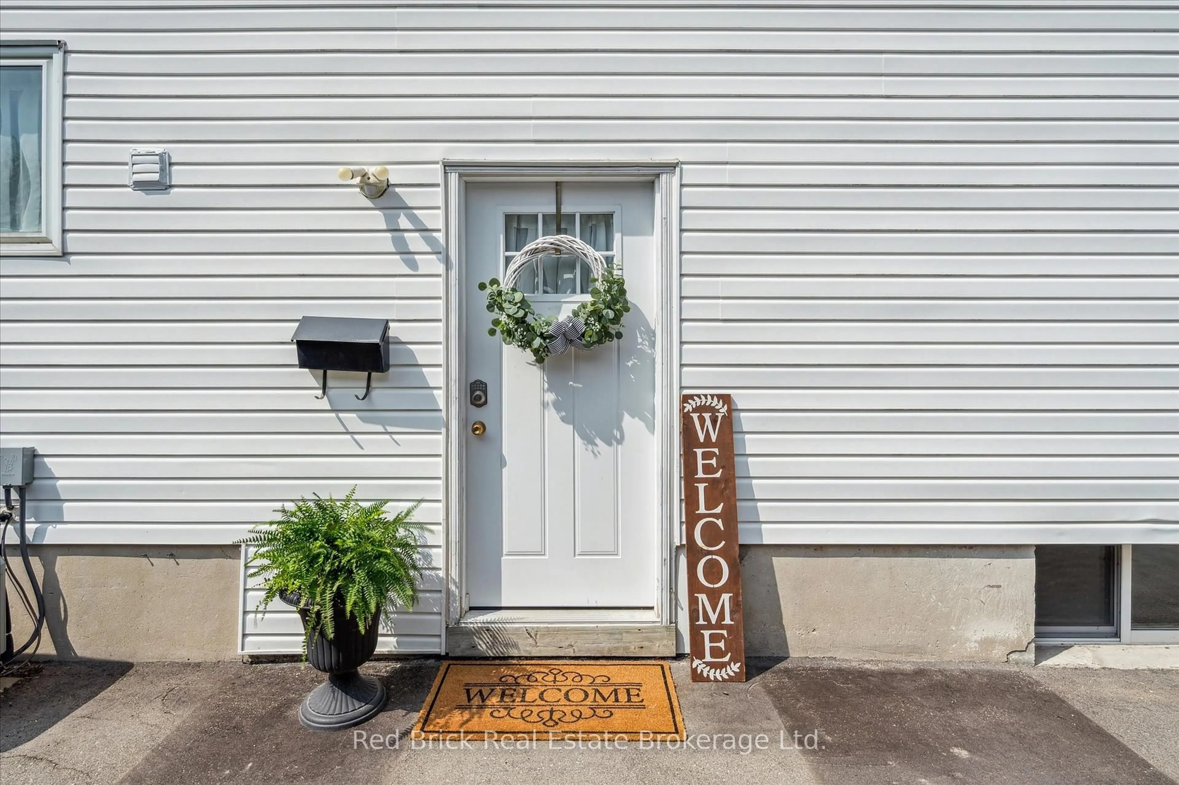 Indoor entryway for 605 Willow Rd, Guelph Ontario N1H 7J8