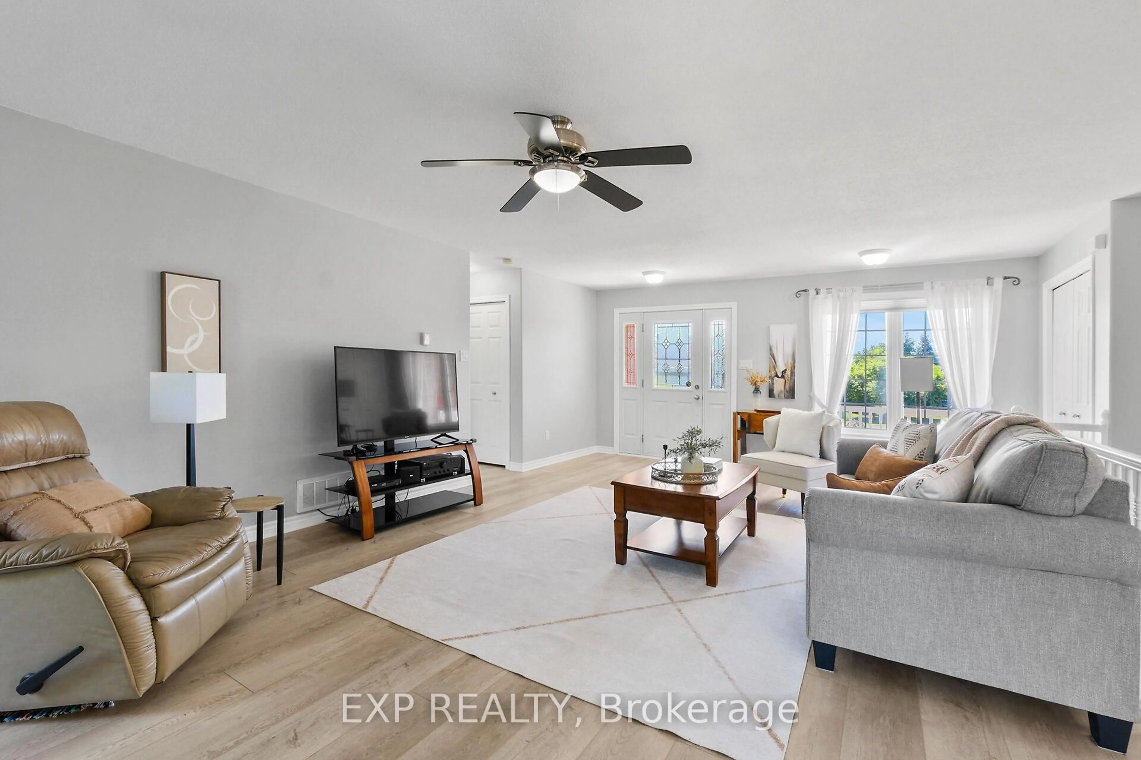 Living room with furniture, unknown for 8059 Black Willow Lane, Metcalfe Ontario K0A 2P0