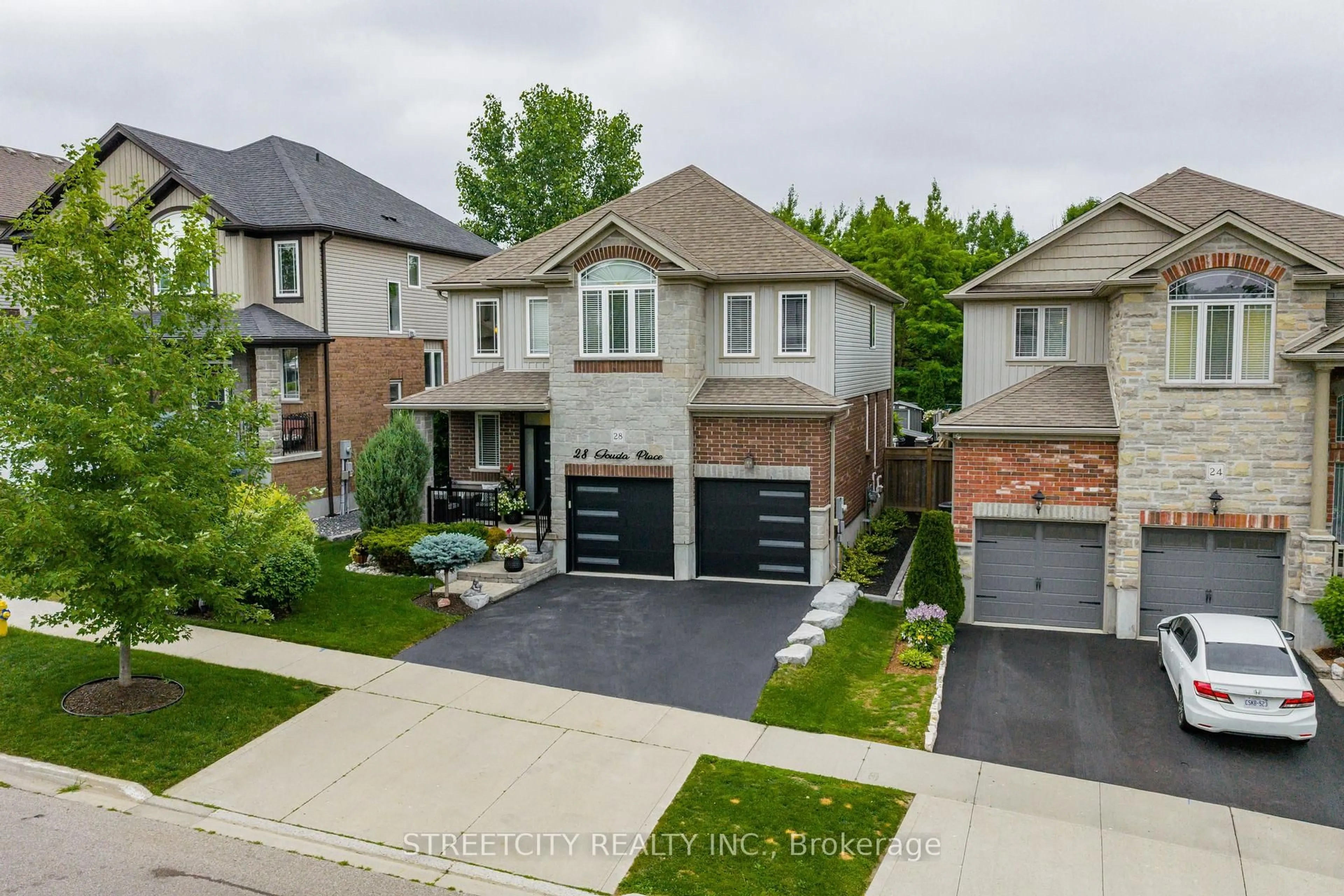 A pic from outside/outdoor area/front of a property/back of a property/a pic from drone, street for 28 Gouda Pl, Cambridge Ontario N1P 0B1