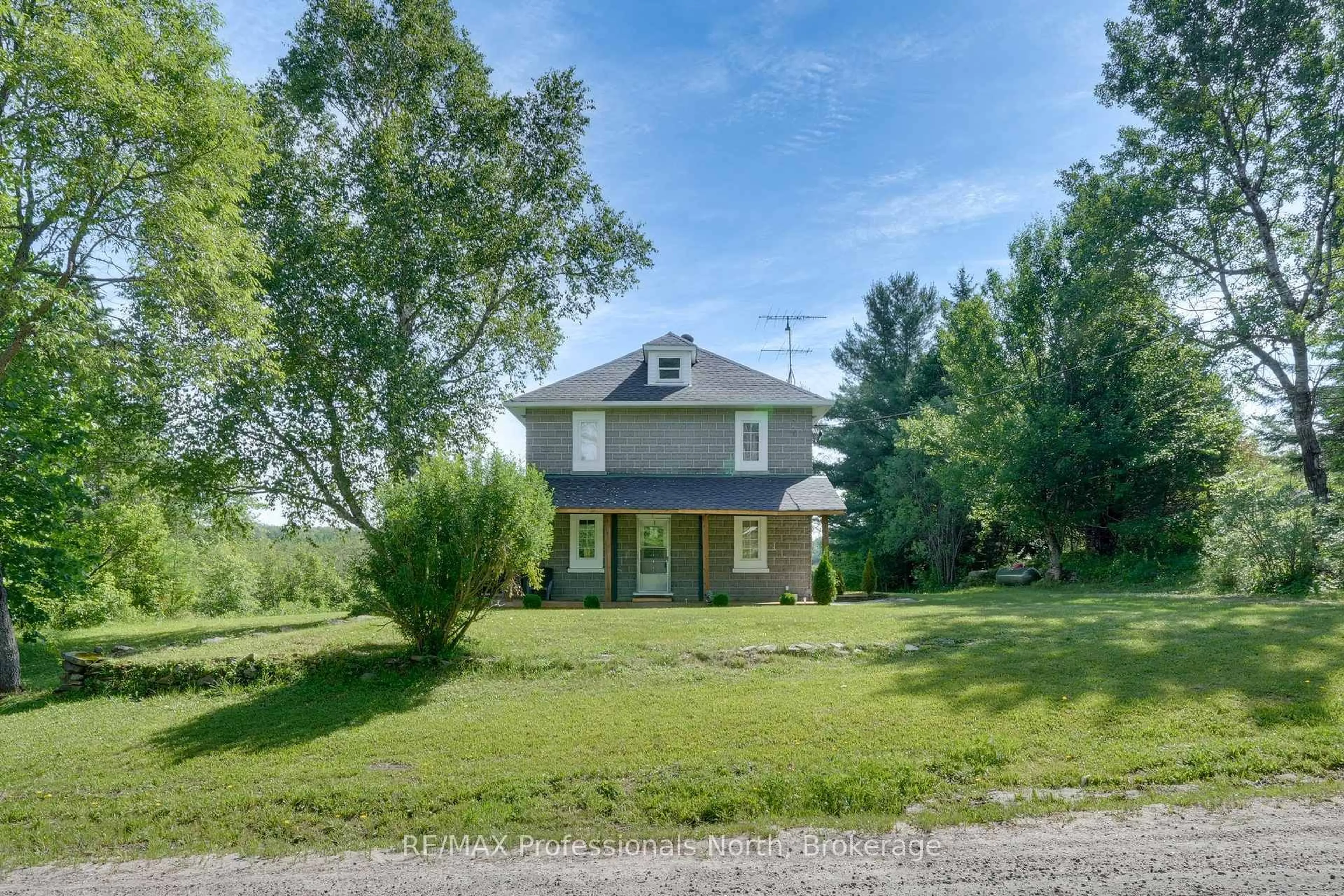 A pic from outside/outdoor area/front of a property/back of a property/a pic from drone, unknown for 905 Starratt Rd, Ryerson Ontario P0A 1C0
