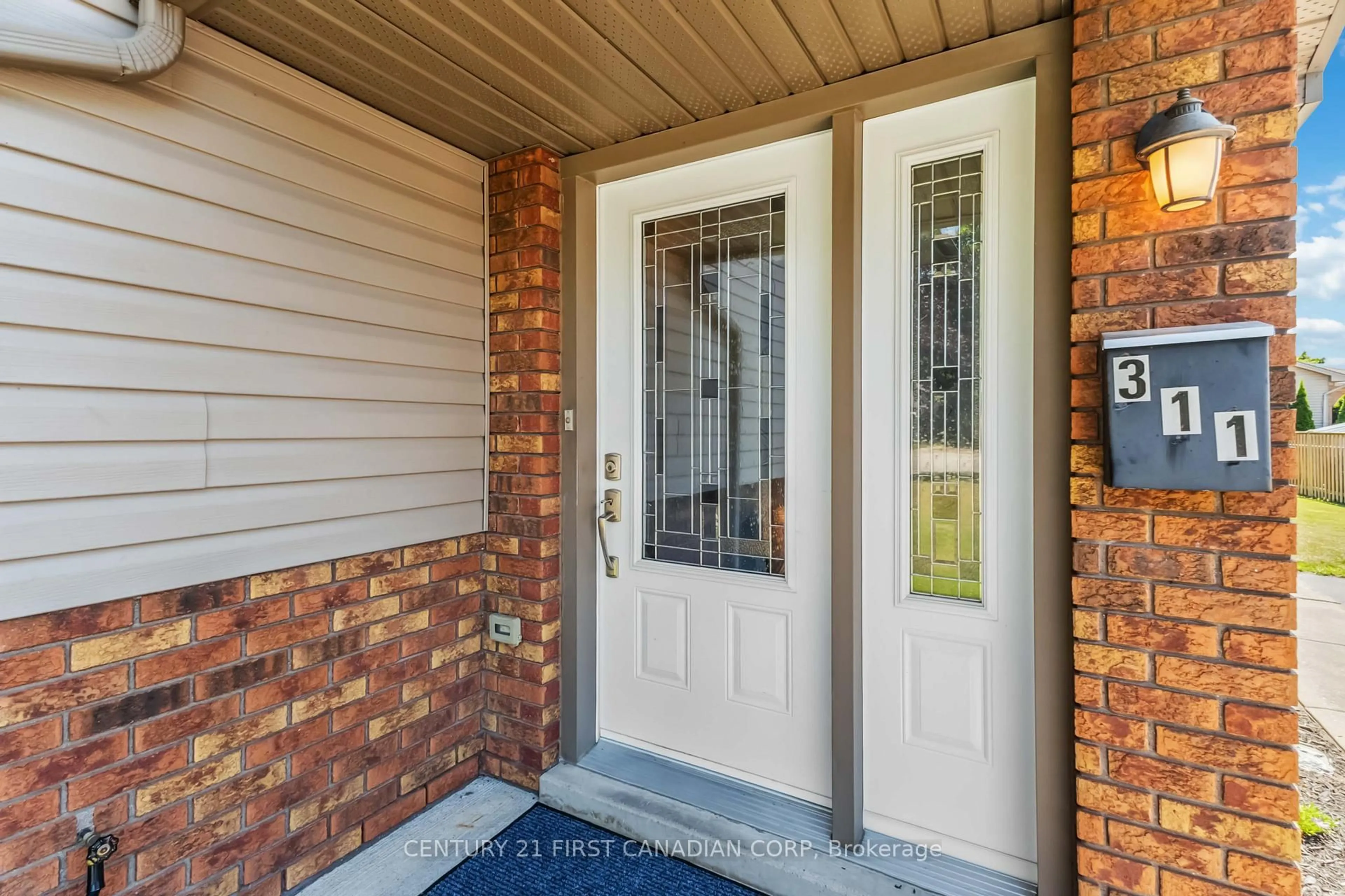 Indoor entryway for 311 John St, Aylmer Ontario N5H 2C9