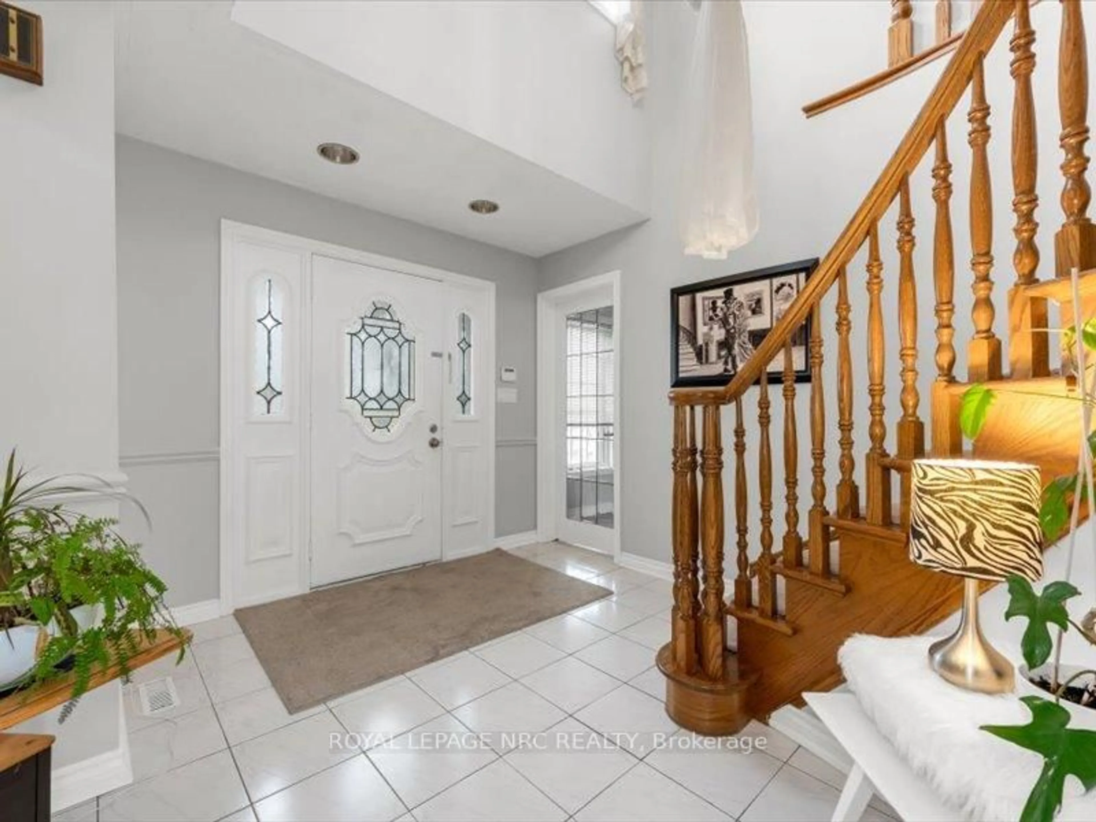 Indoor entryway for 358 Grantham Ave, St. Catharines Ontario L2M 5A6