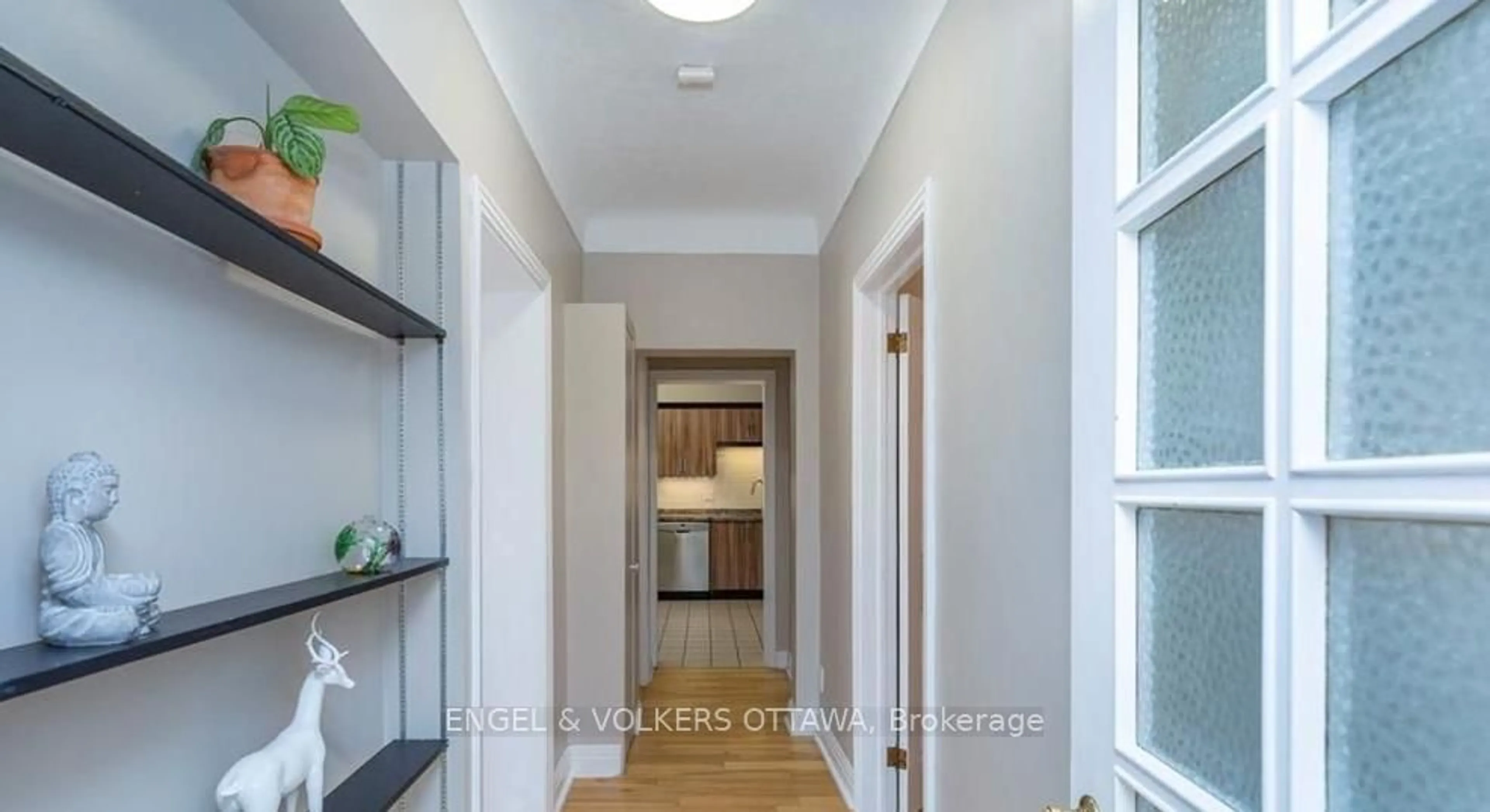 Indoor entryway for 219 Cobourg St, Ottawa Ontario K1N 8H9