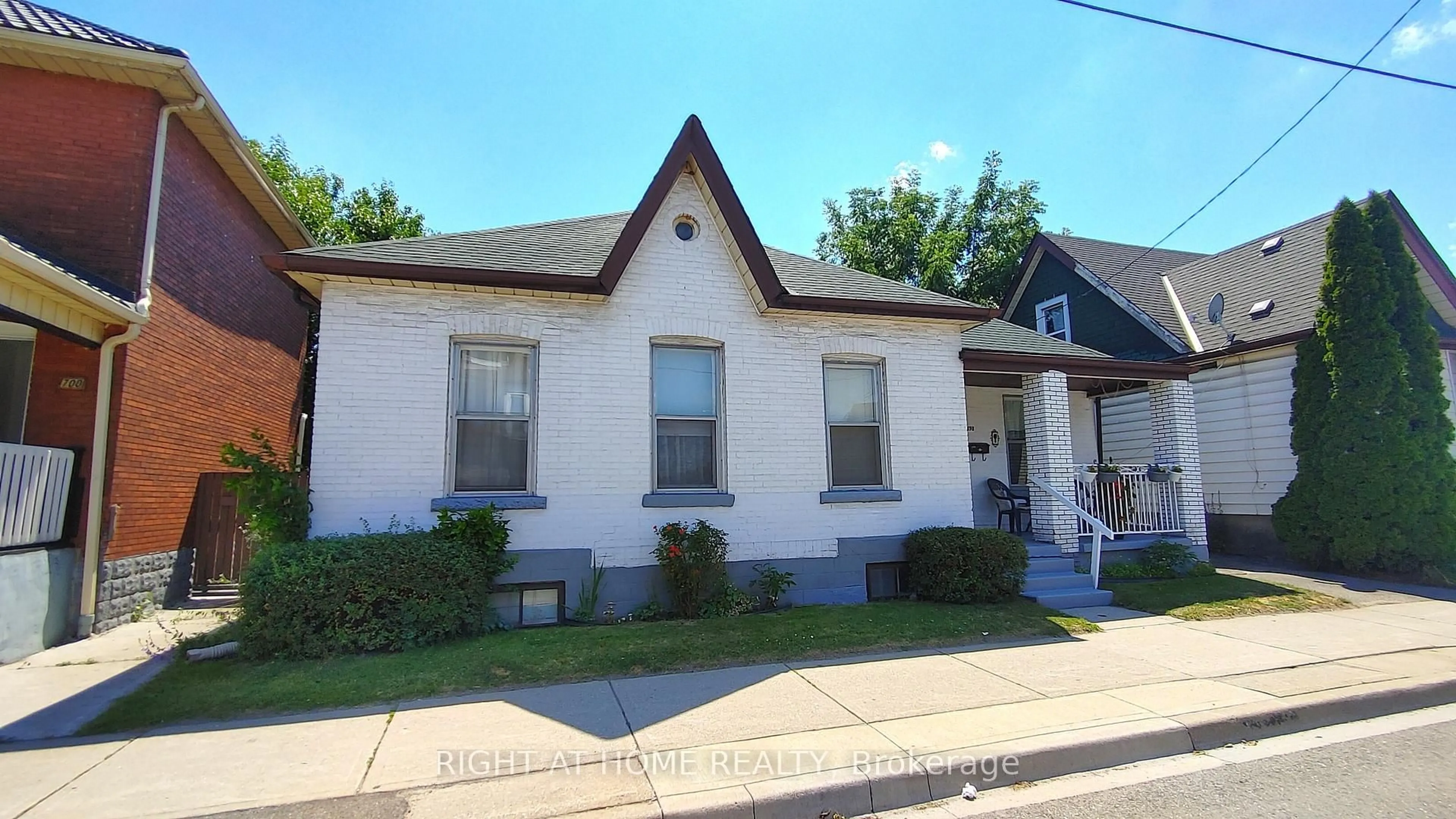 Unknown for 698 Cannon St, Hamilton Ontario L8L 2G7