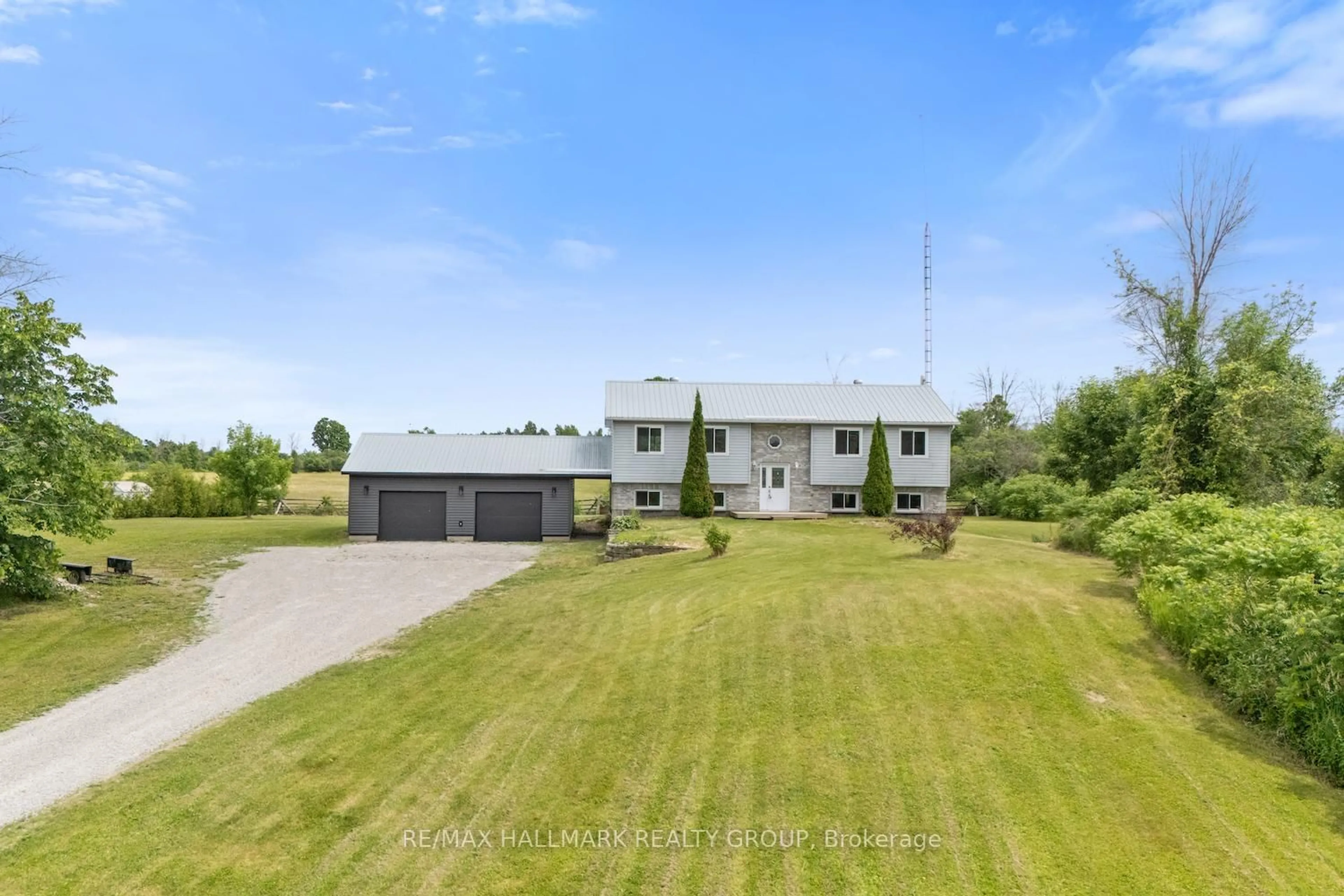 A pic from outside/outdoor area/front of a property/back of a property/a pic from drone, street for 85 Bay Rd, Rideau Lakes Ontario K0G 1L0