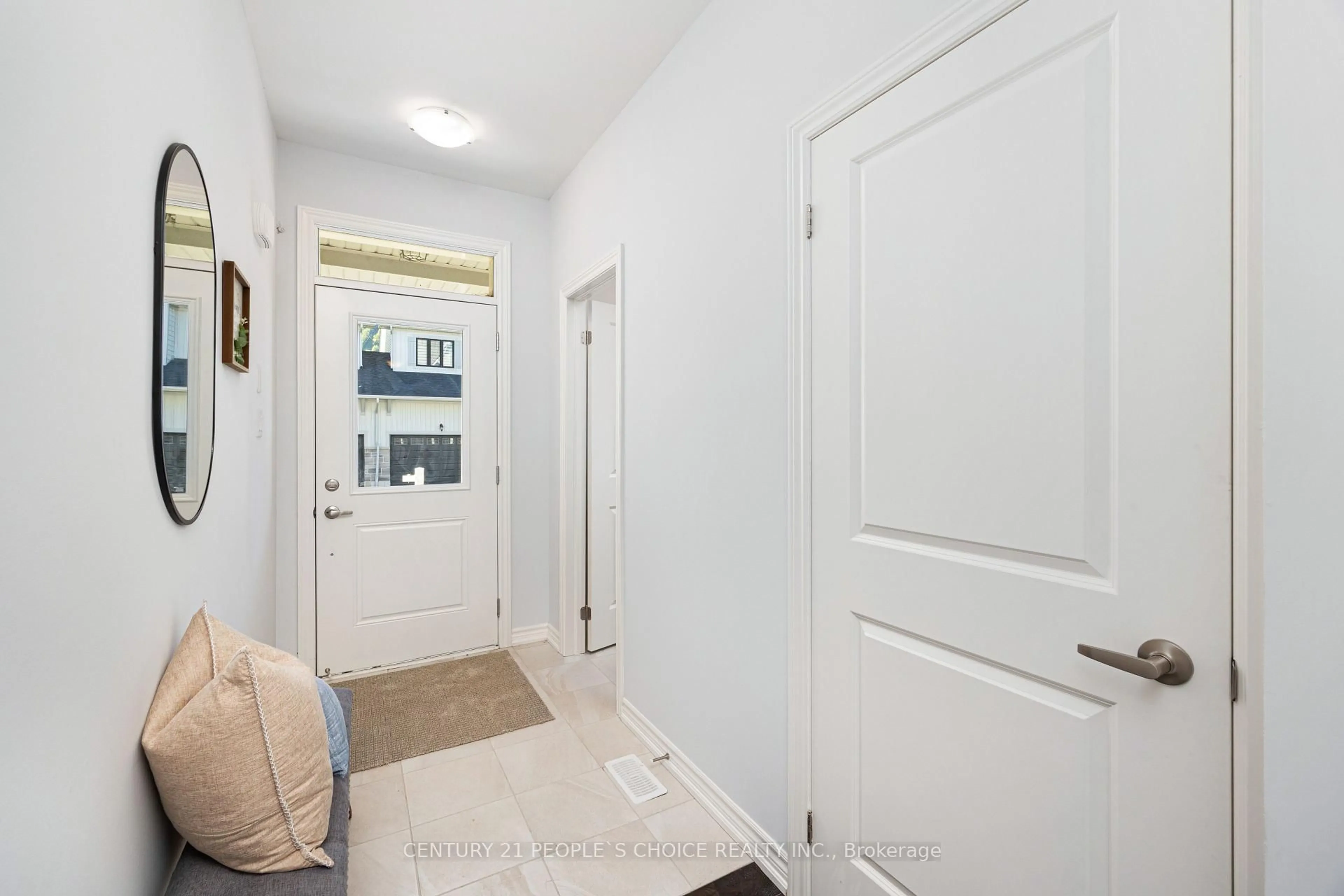 Indoor entryway for 159 Rosie St #77, Blue Mountains Ontario N0H 2J0