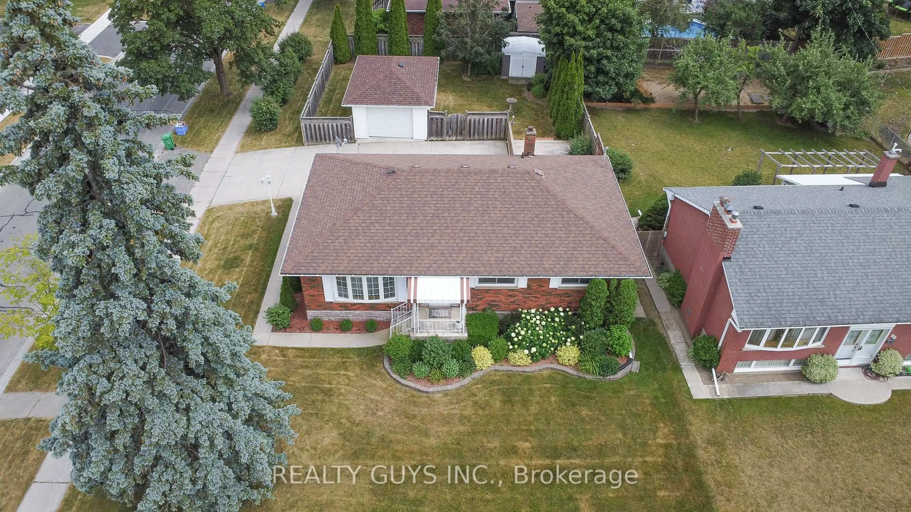 A pic from outside/outdoor area/front of a property/back of a property/a pic from drone, building for 1066 Glebemount Cres, Peterborough North Ontario K9H 6M3
