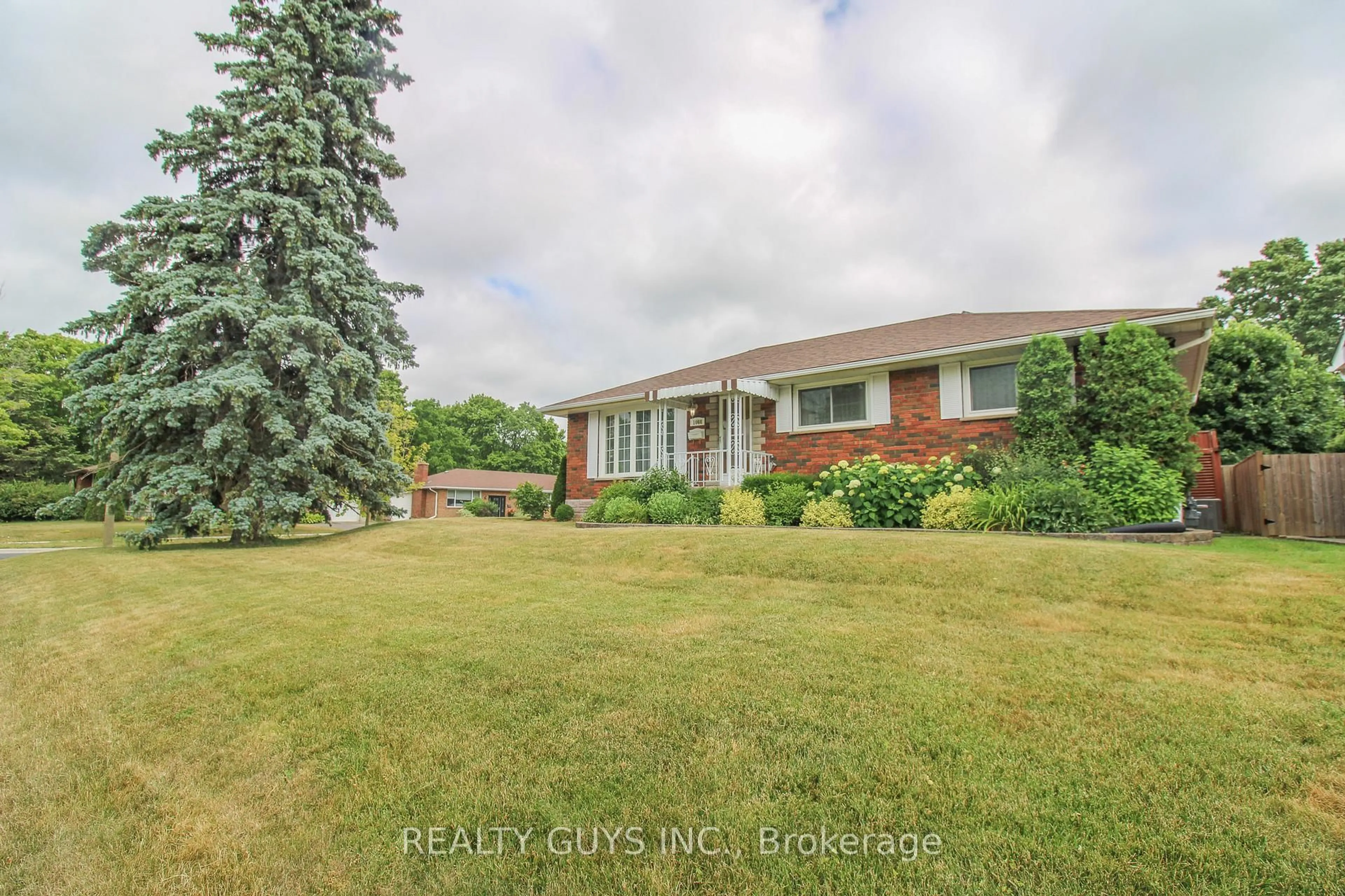 A pic from outside/outdoor area/front of a property/back of a property/a pic from drone, water/lake/river/ocean view for 1066 Glebemount Cres, Peterborough North Ontario K9H 6M3