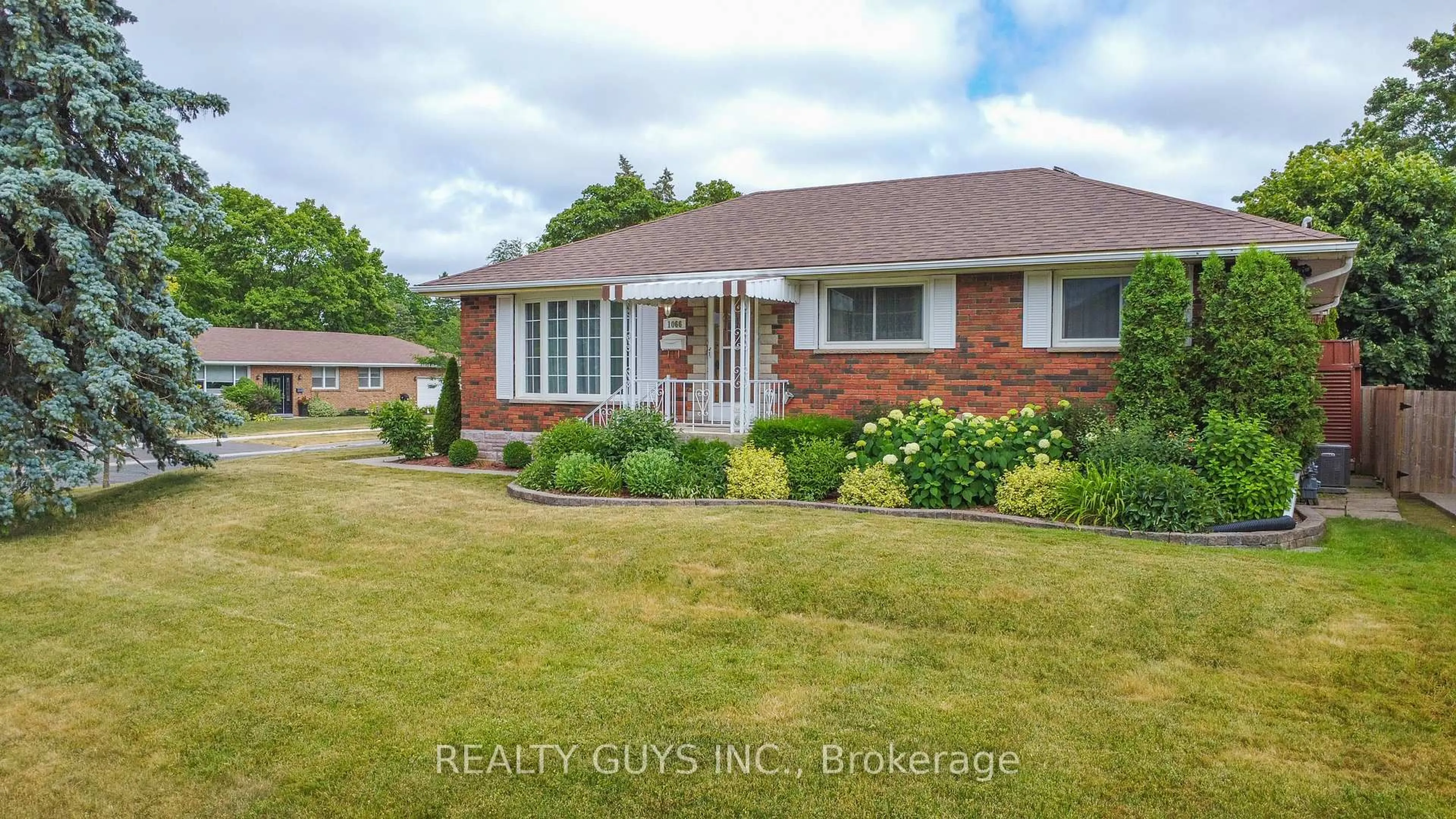 Home with brick exterior material, unknown for 1066 Glebemount Cres, Peterborough North Ontario K9H 6M3
