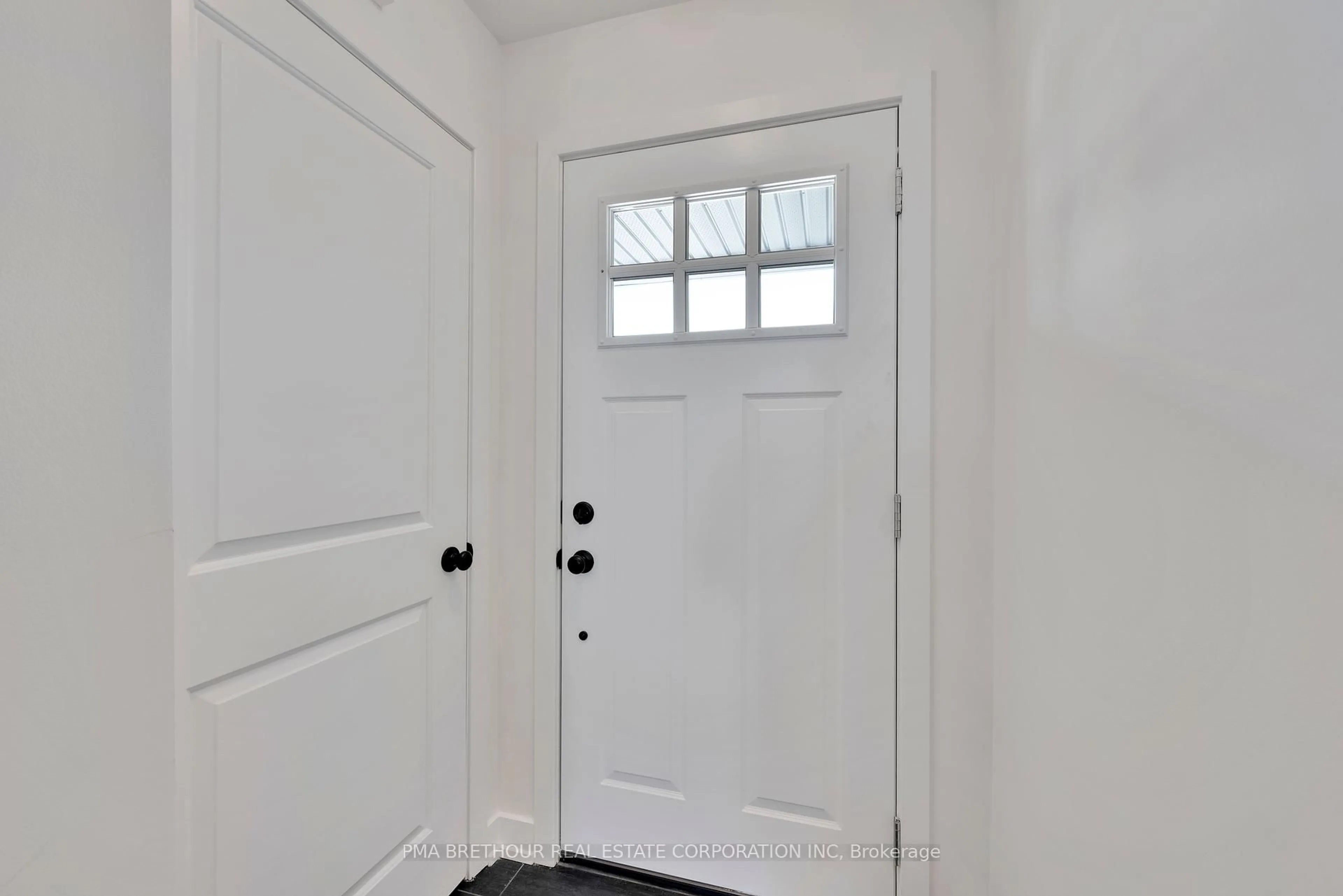 Indoor entryway for 34 Margaret Graham Terr, Smiths Falls Ontario K7A 0B9