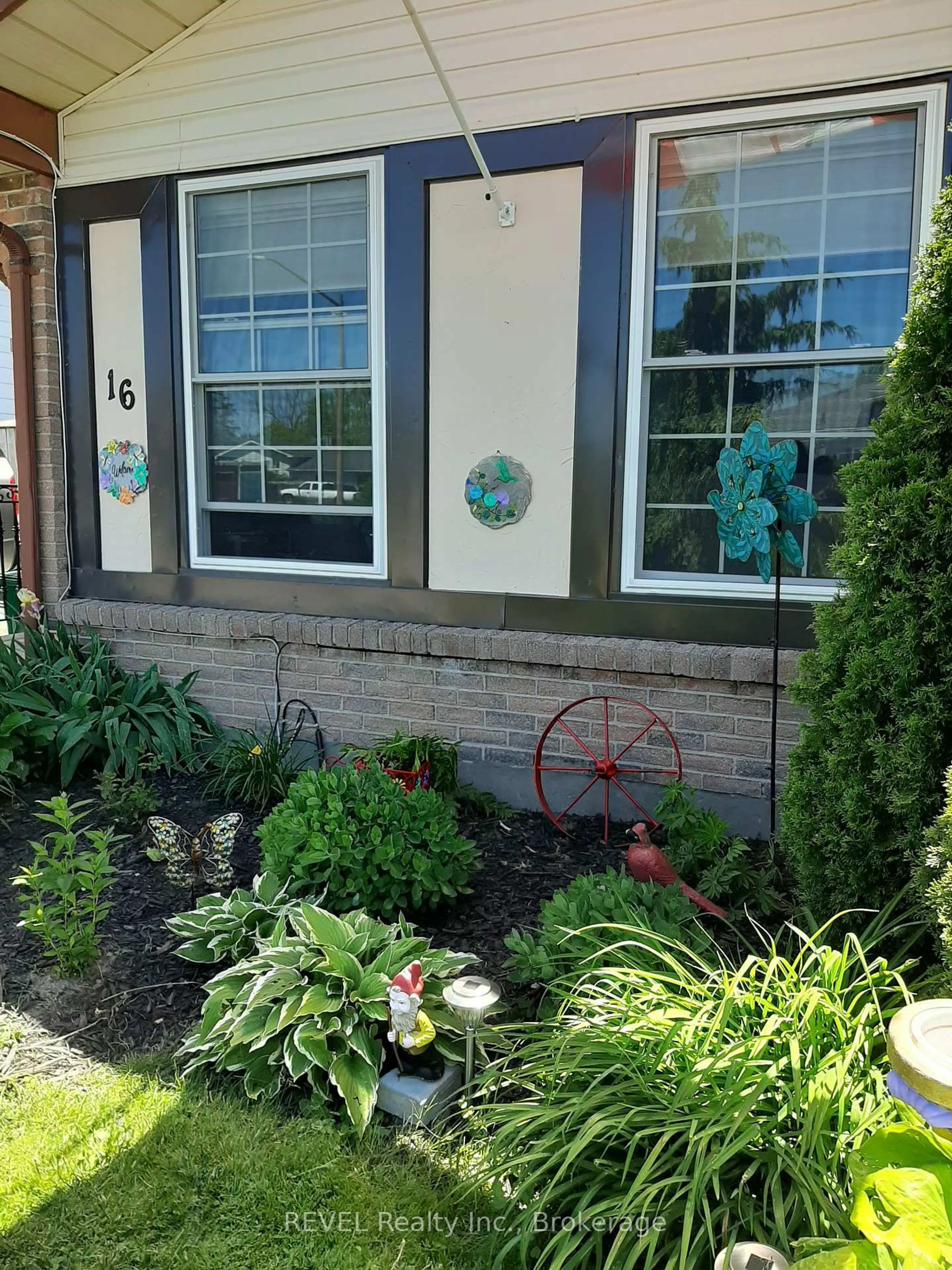 Unknown for 16 Dodds Crt, Fort Erie Ontario L2A 5Z2