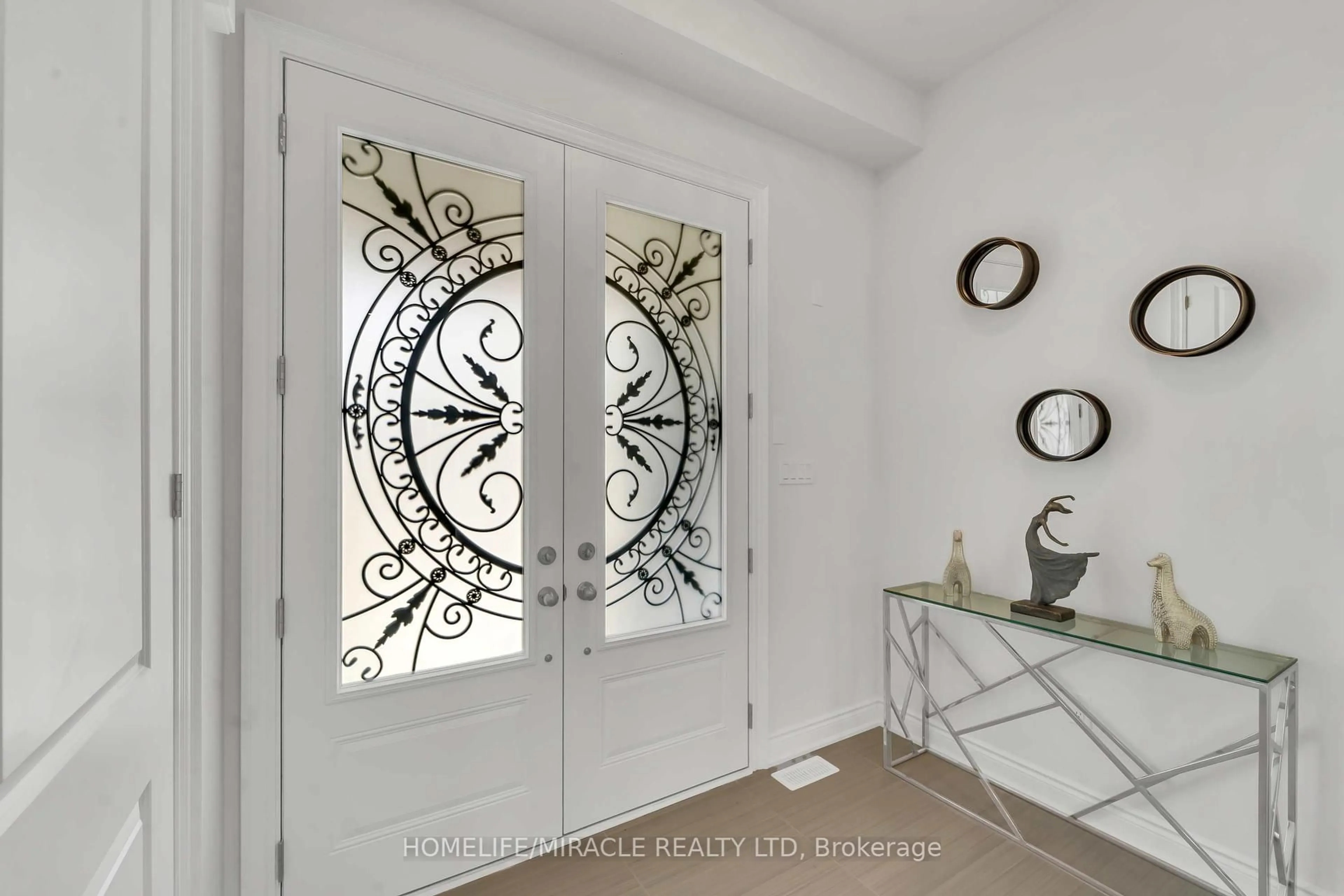 Indoor entryway for 273 Forest Creek Dr, Kitchener Ontario N2R 0M6