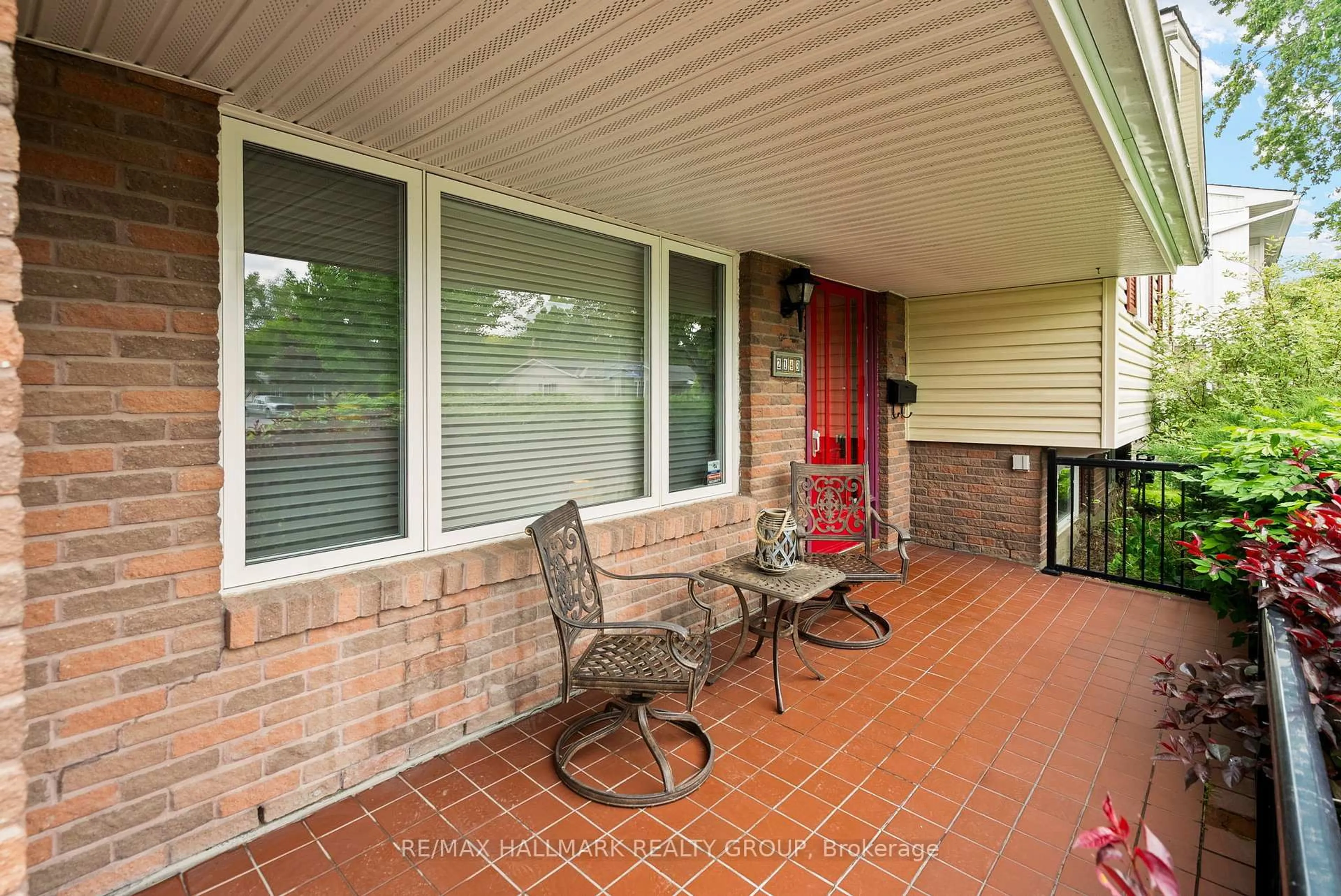 Patio, street for 2143 Hubbard Cres, Ottawa Ontario K1J 6L3
