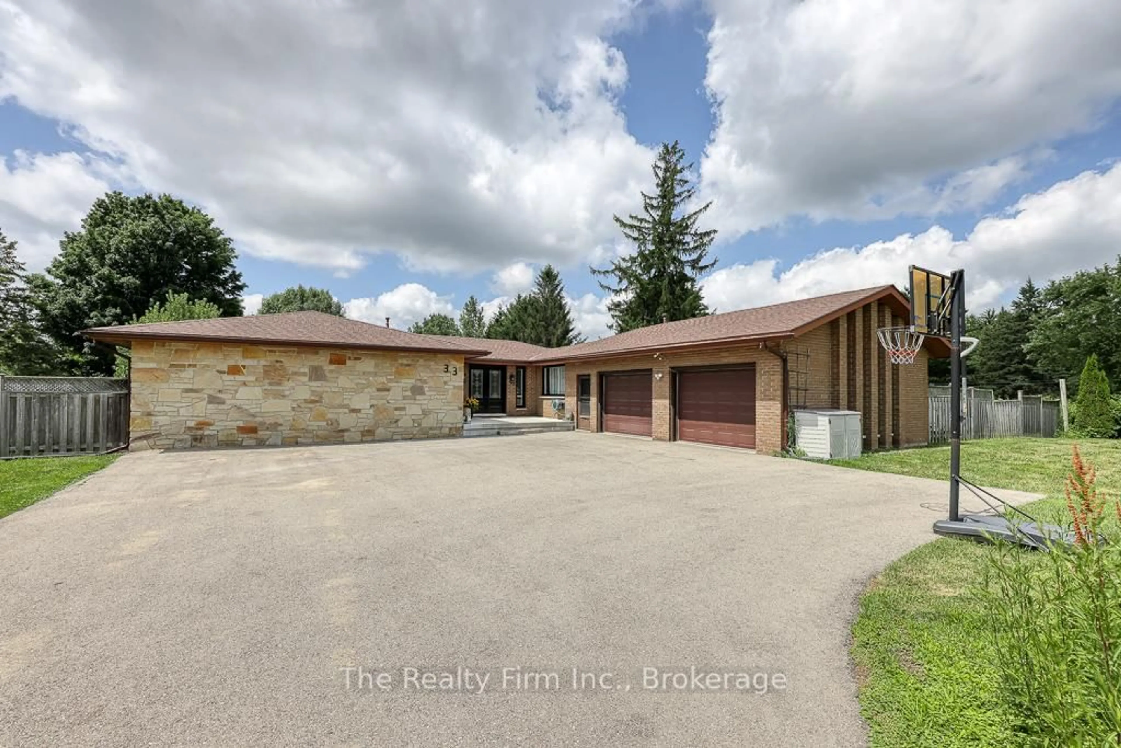A pic from outside/outdoor area/front of a property/back of a property/a pic from drone, unknown for 33 Clark Rd, Ingersoll Ontario N5C 3R6