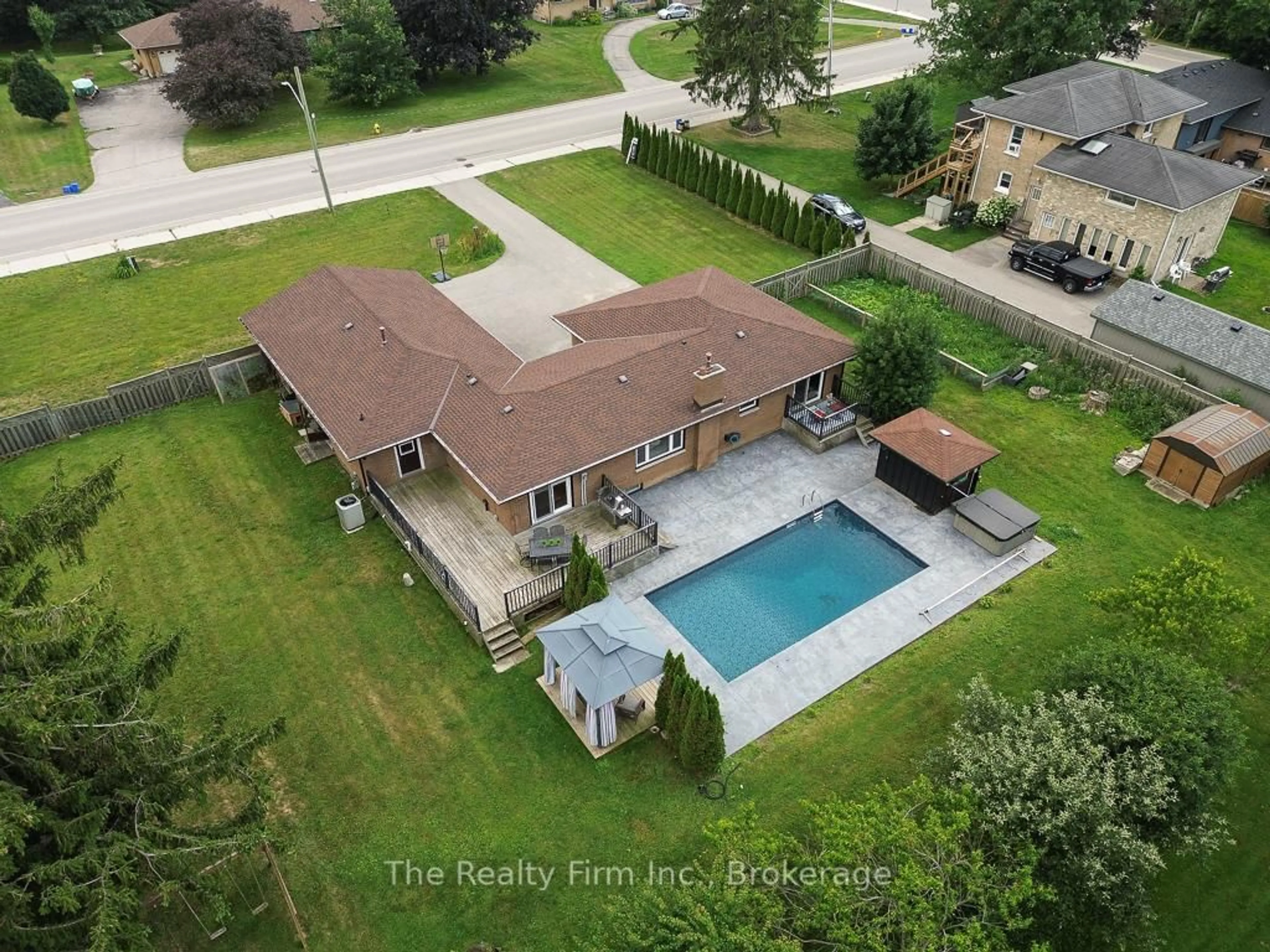 A pic from outside/outdoor area/front of a property/back of a property/a pic from drone, water/lake/river/ocean view for 33 Clark Rd, Ingersoll Ontario N5C 3R6