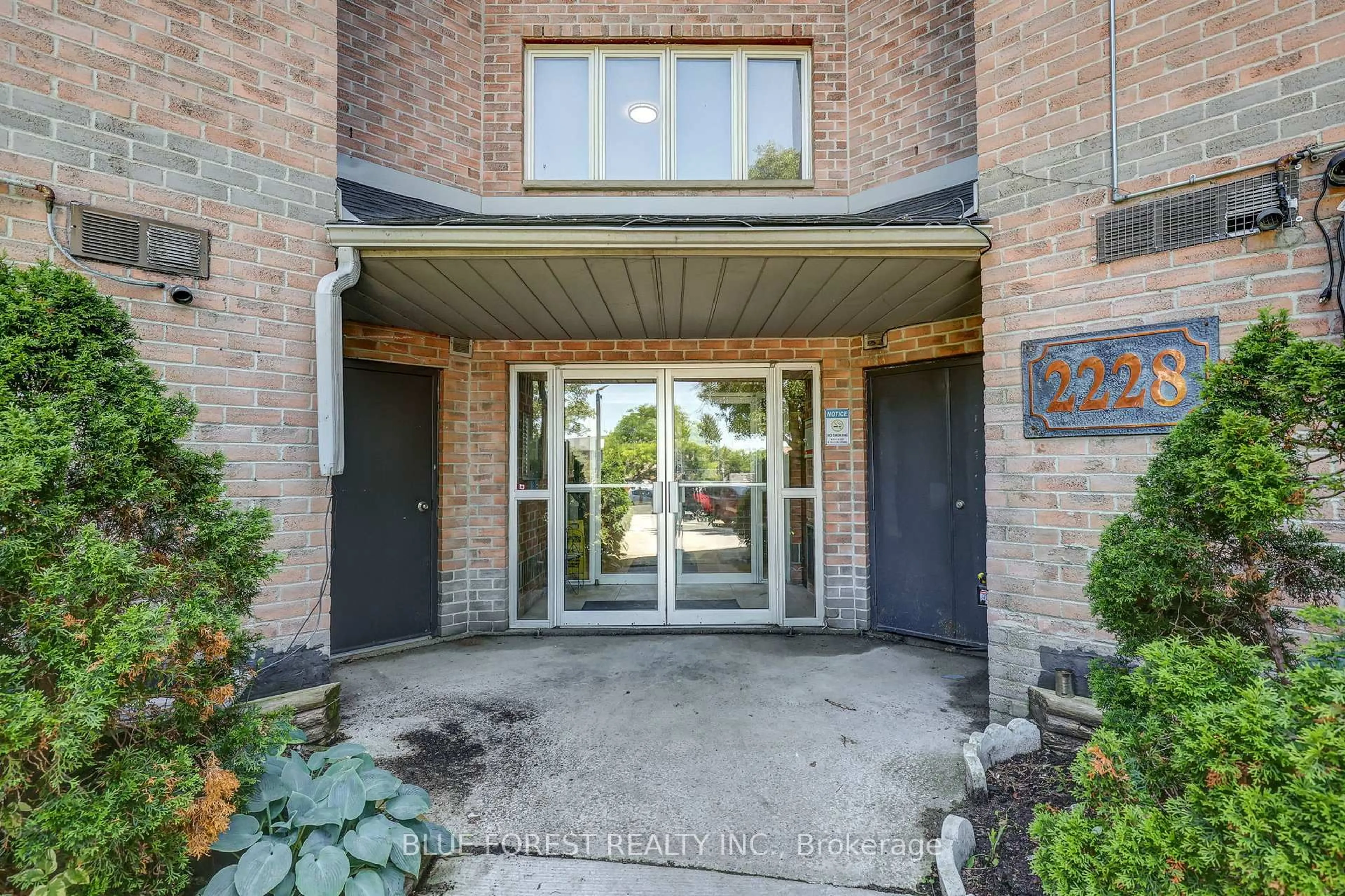 Indoor entryway for 2228 Trafalgar St #111, London East Ontario N5V 4J8