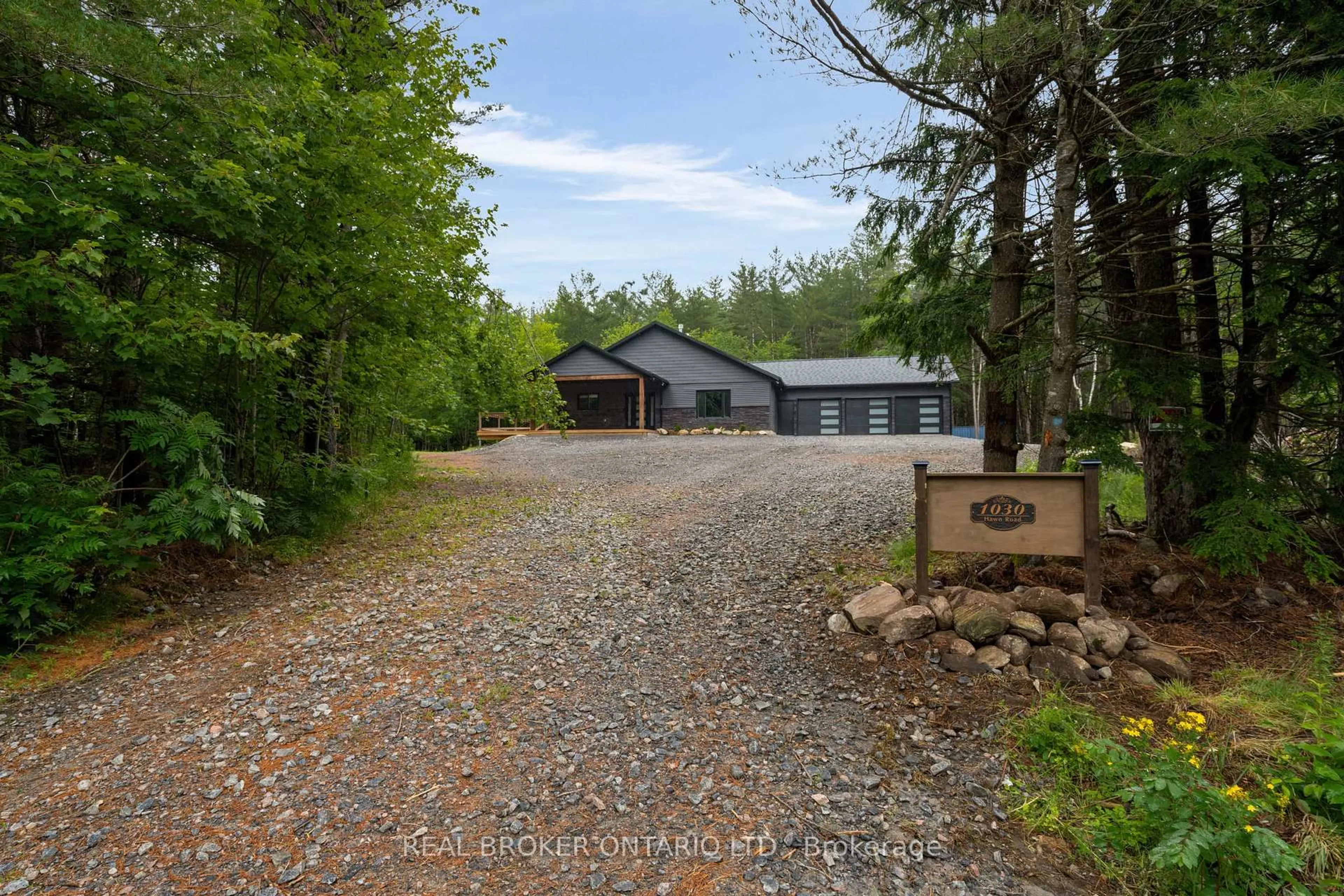 A pic from outside/outdoor area/front of a property/back of a property/a pic from drone, unknown for 1030 Hawn Rd, Bracebridge Ontario P1L 1X1