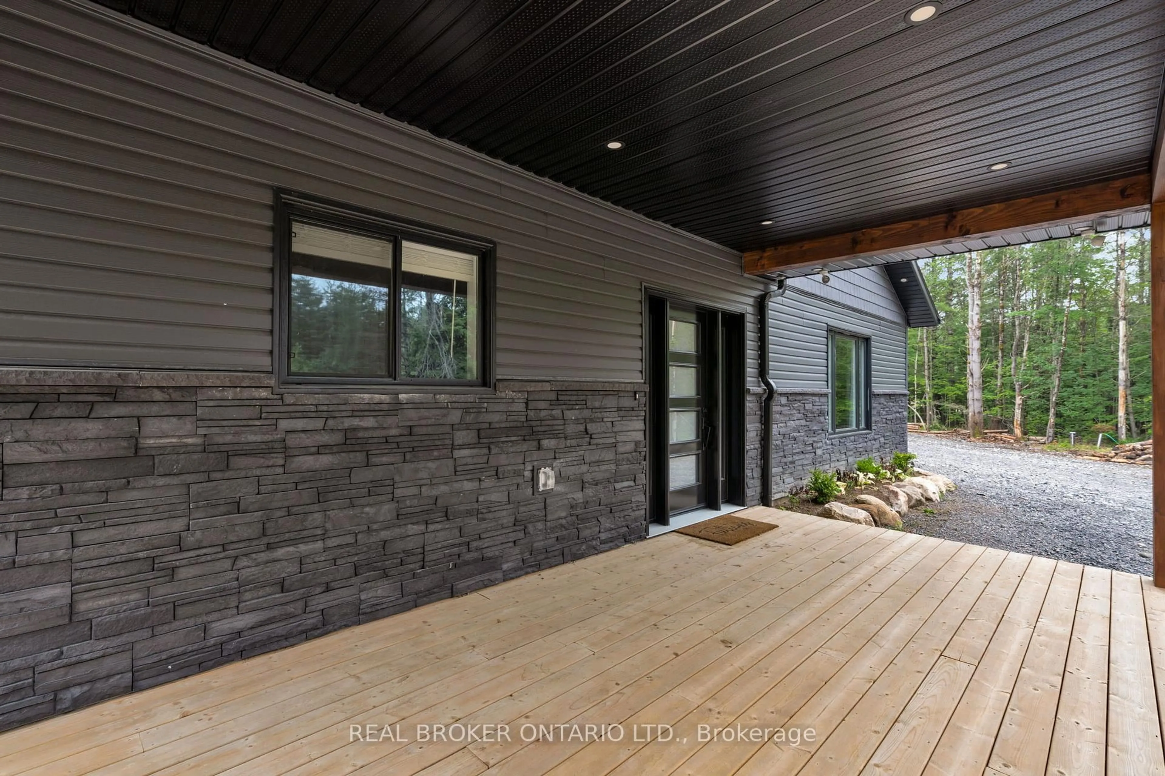 Home with brick exterior material, unknown for 1030 Hawn Rd, Bracebridge Ontario P1L 1X1