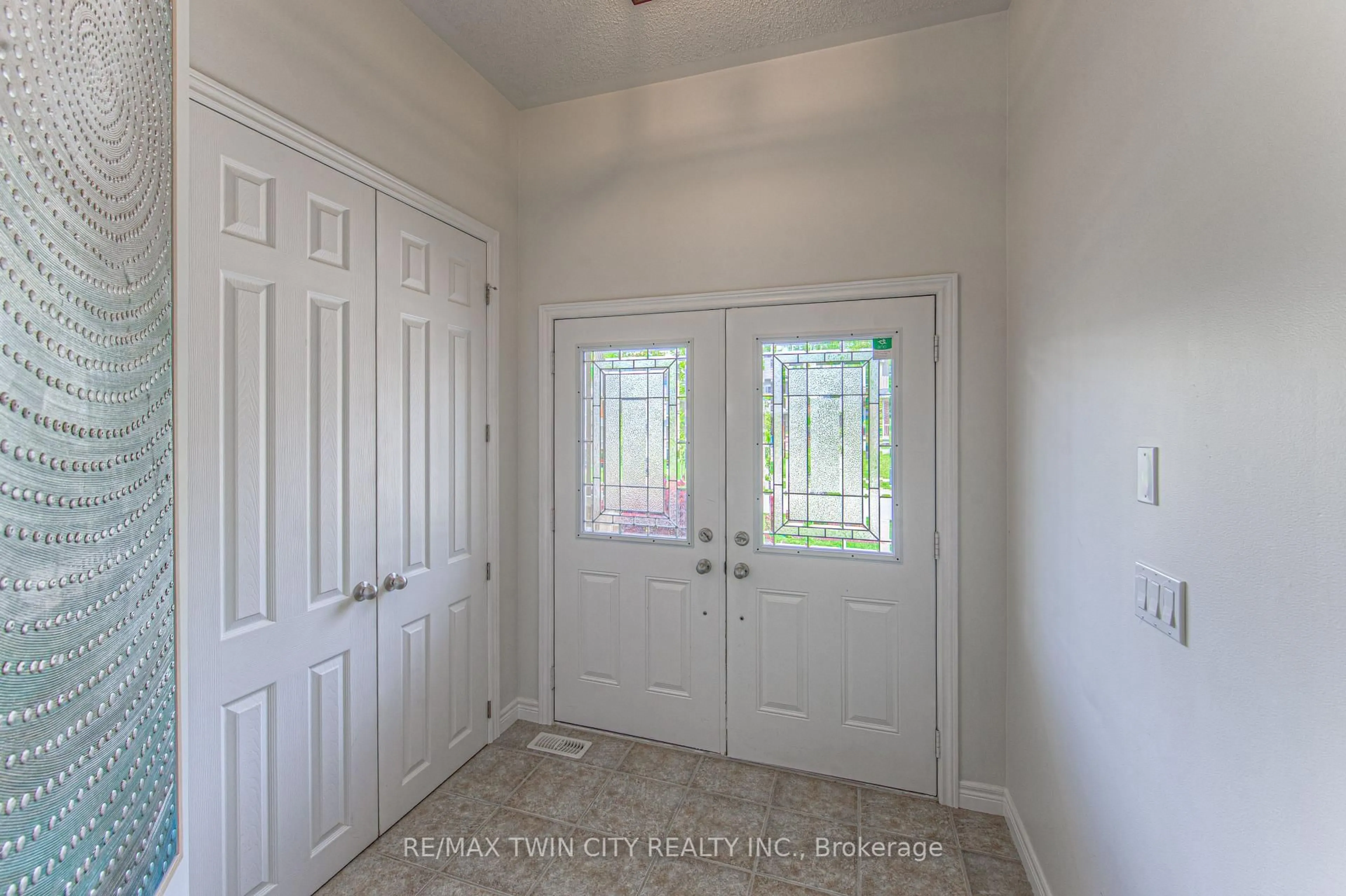 Indoor entryway for 25 Howard Marshall St, North Dumfries Ontario N0B 1E0