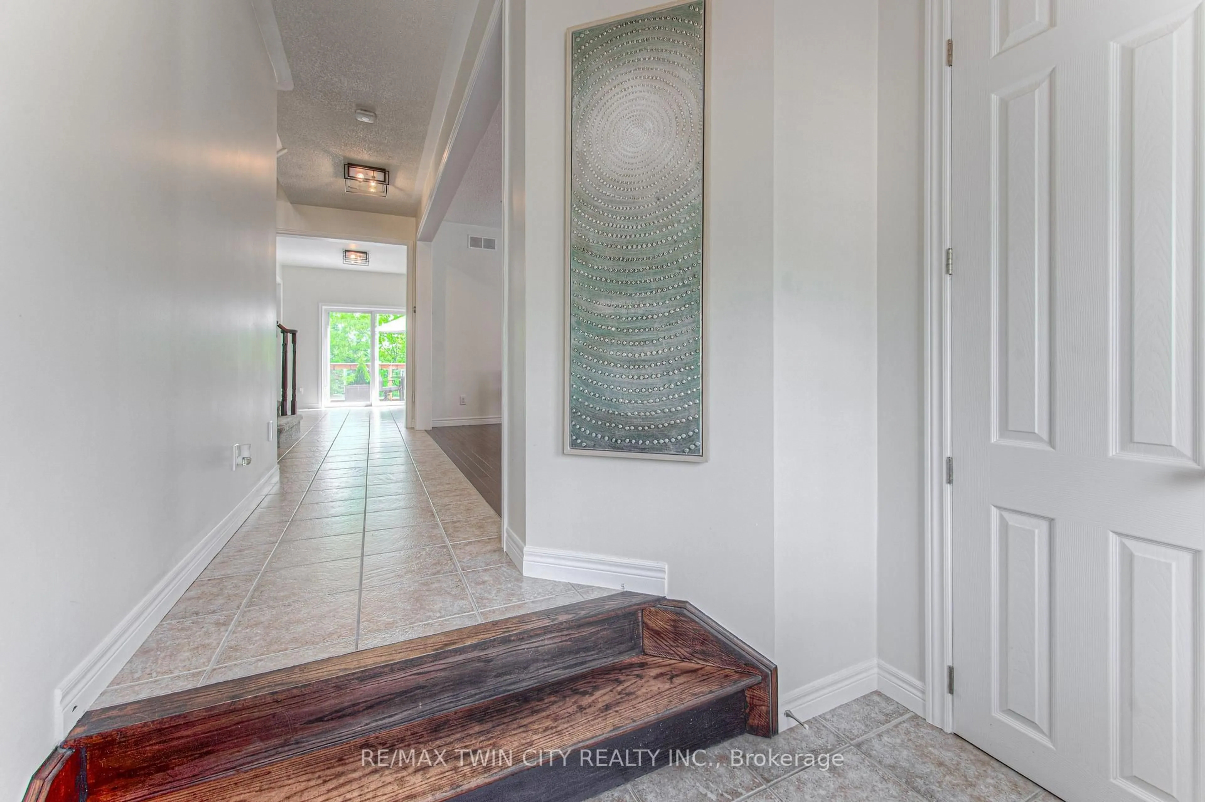 Indoor entryway for 25 Howard Marshall St, North Dumfries Ontario N0B 1E0