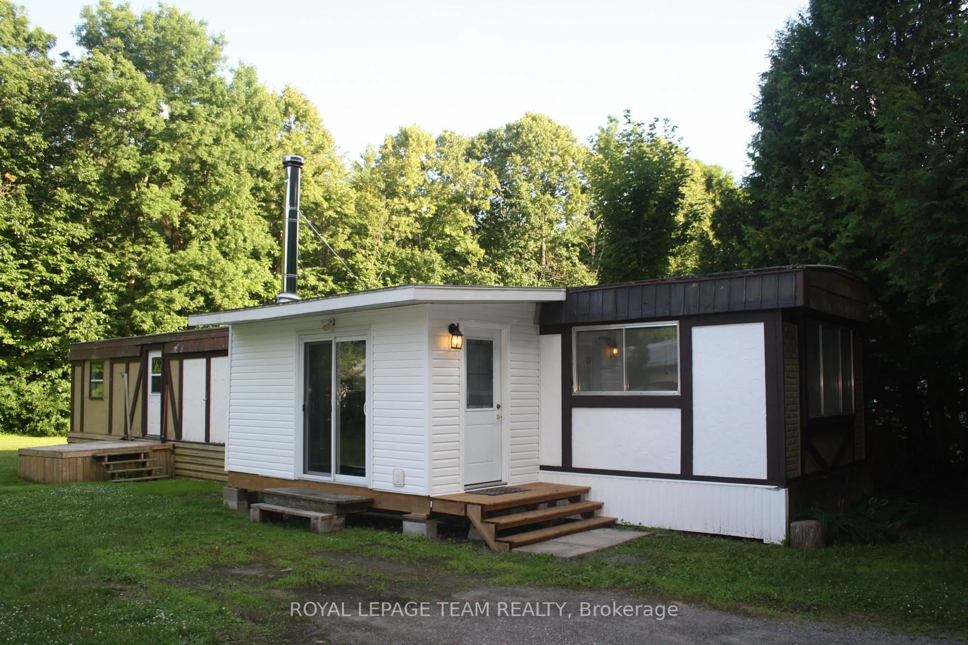 Home with vinyl exterior material, unknown for 27 Jennifer Lane, Renfrew Ontario K7V 3Z9