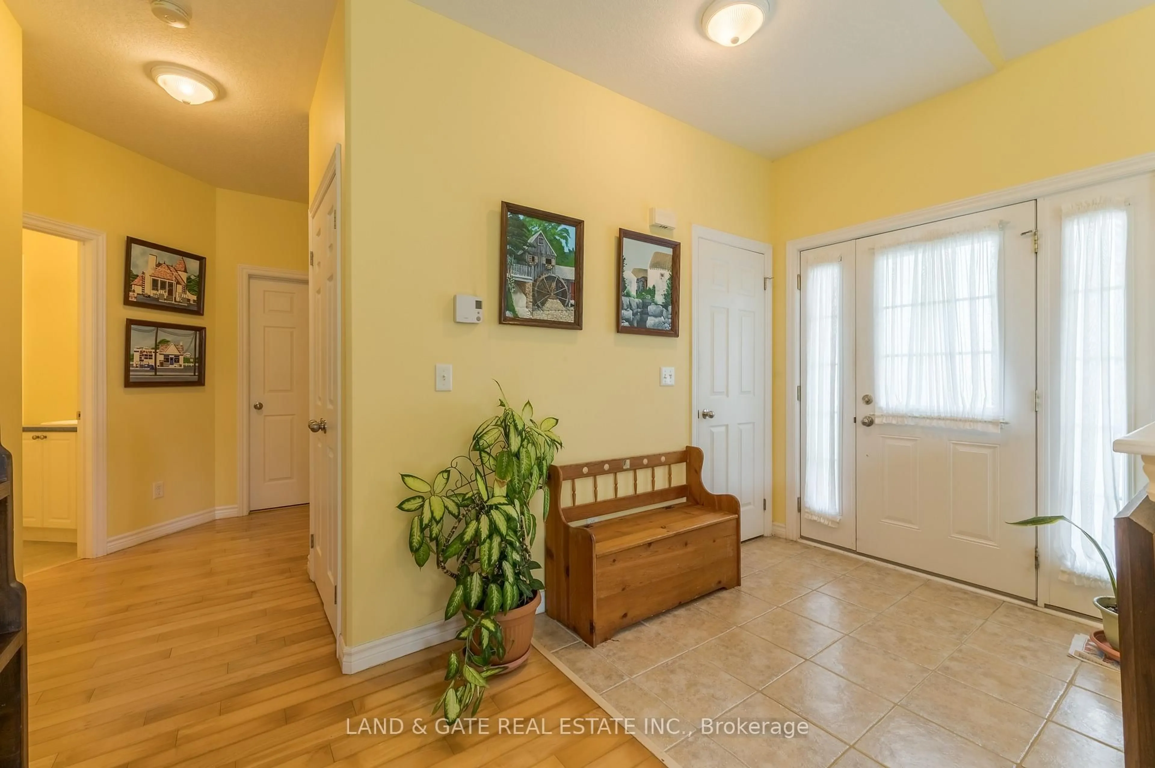 Indoor entryway for 325 Densmore Rd #503, Cobourg Ontario K9A 0E4