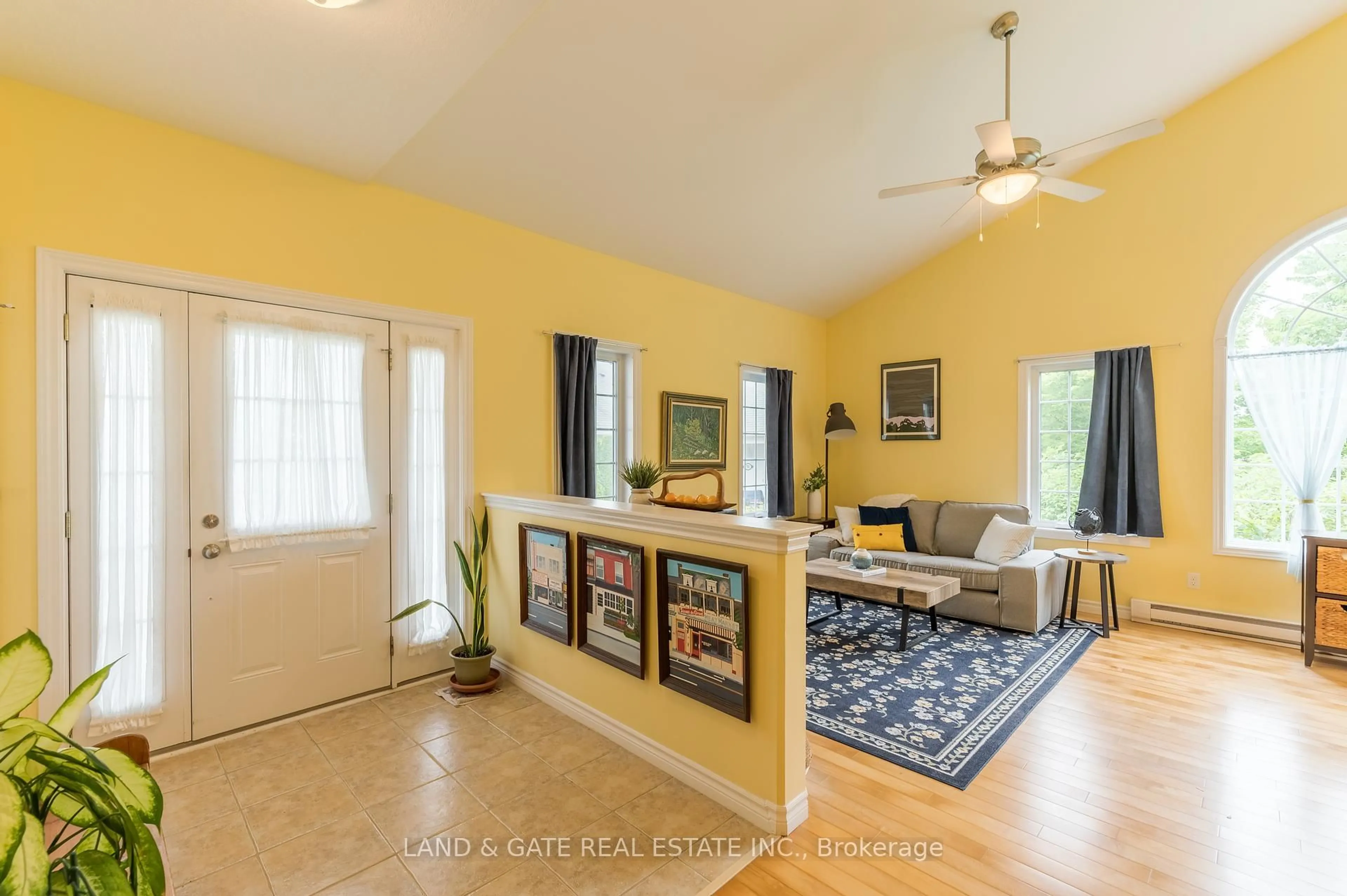 Indoor entryway for 325 Densmore Rd #503, Cobourg Ontario K9A 0E4
